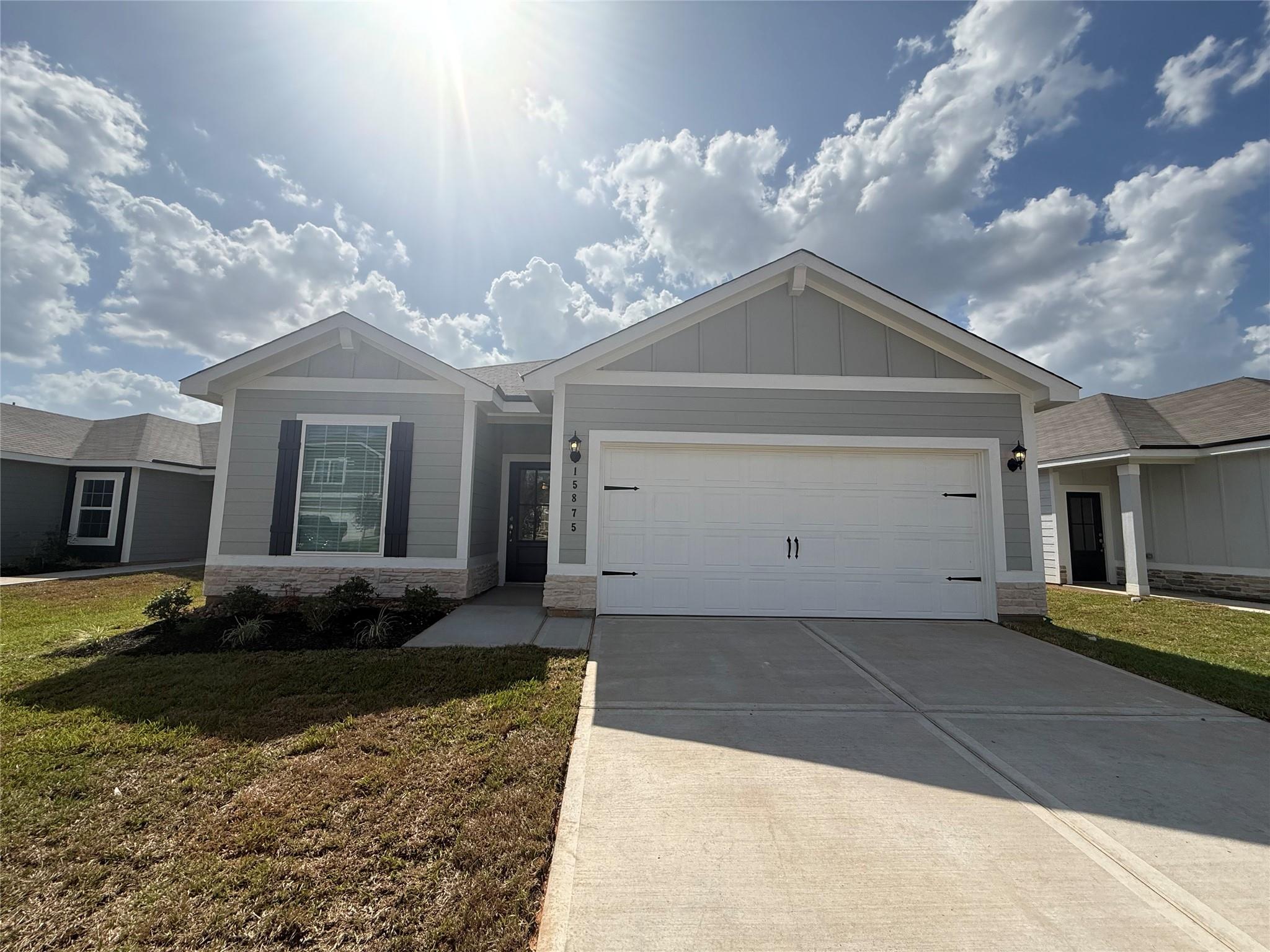 15875 Berry Hill Dr, Conroe, TX 77303