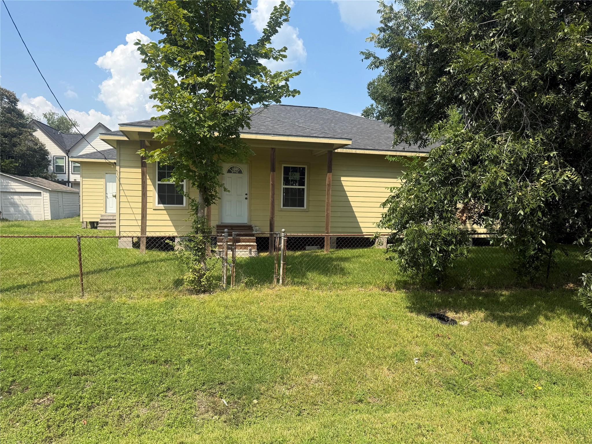 8033 Kenton St, Houston, TX 77028 photo