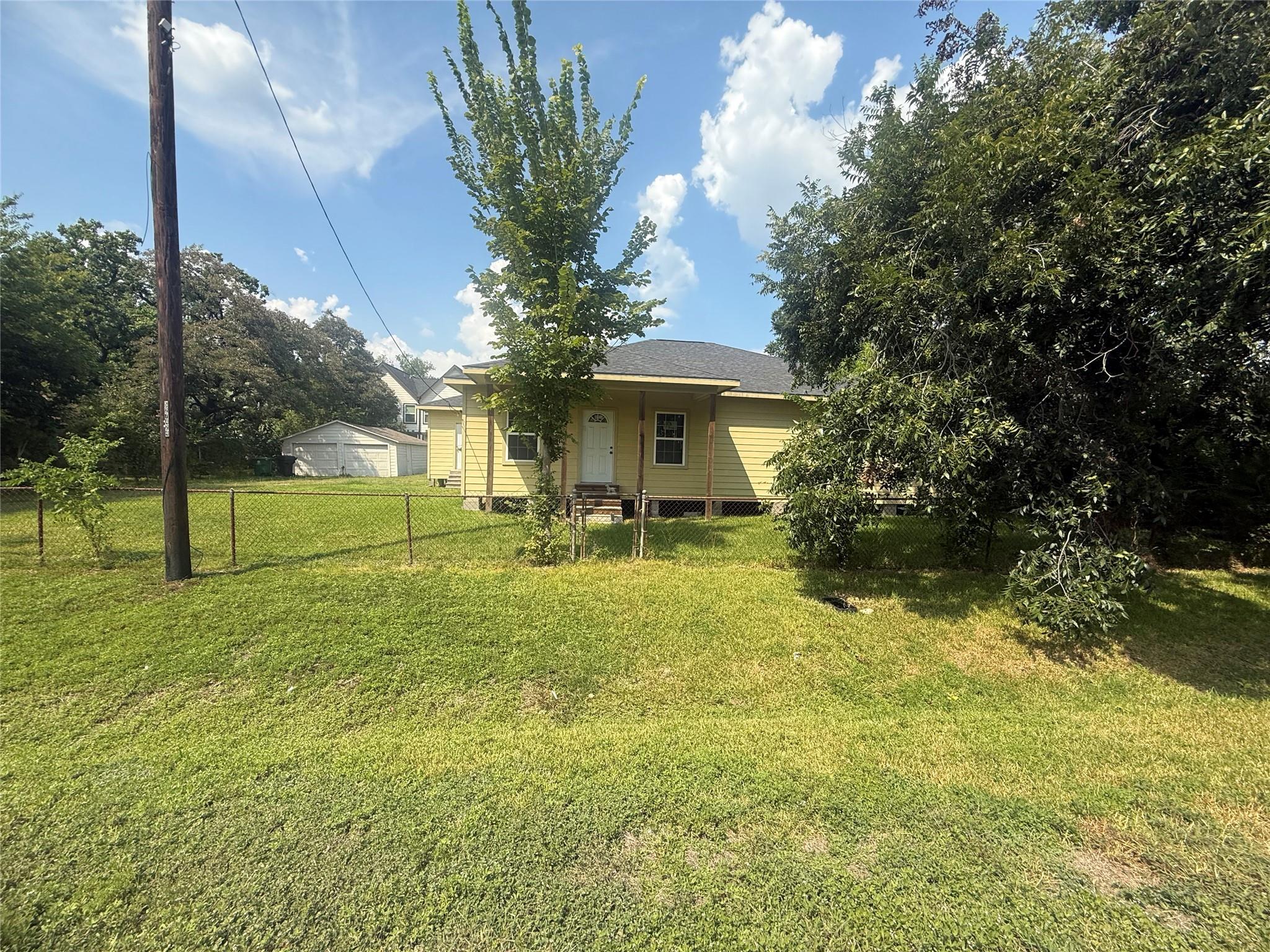 8033 Kenton St, Houston, TX 77028 photo