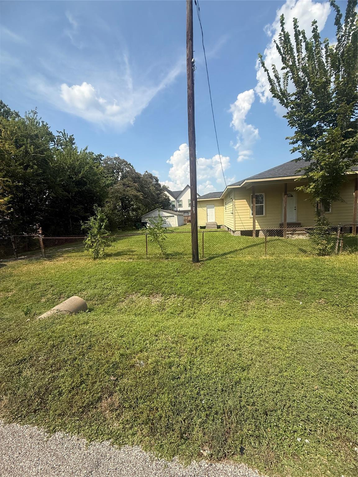 8033 Kenton St, Houston, TX 77028 photo