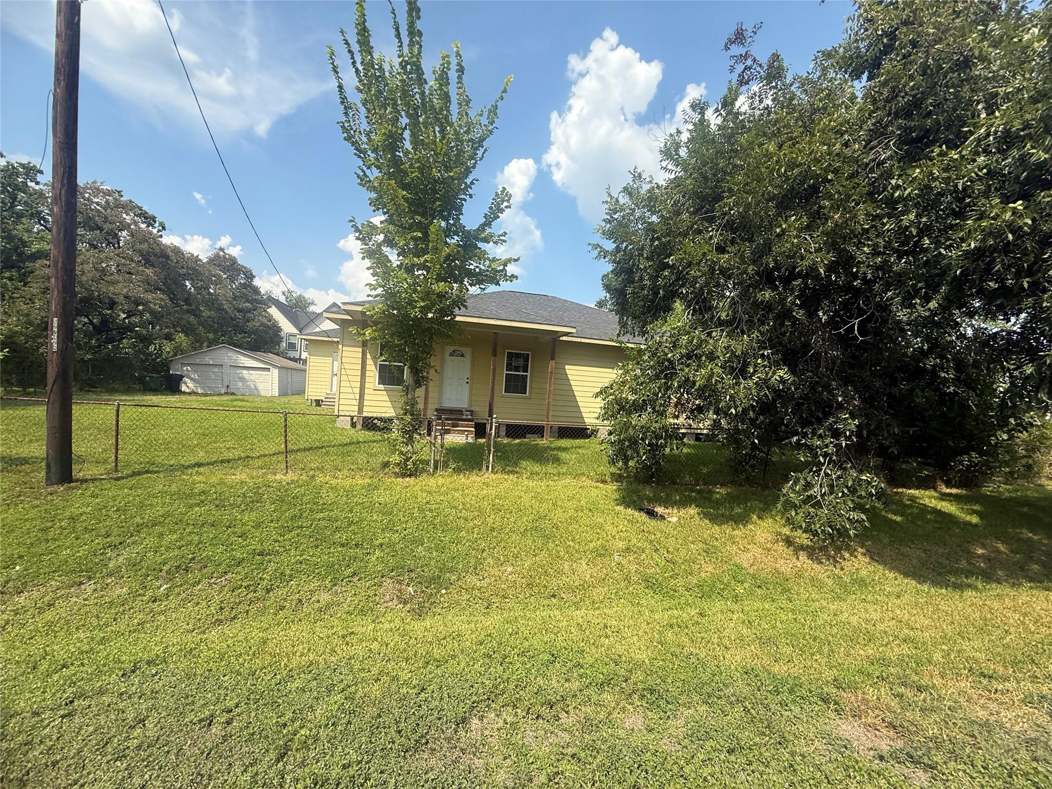 8033 Kenton St, Houston, TX 77028 photo