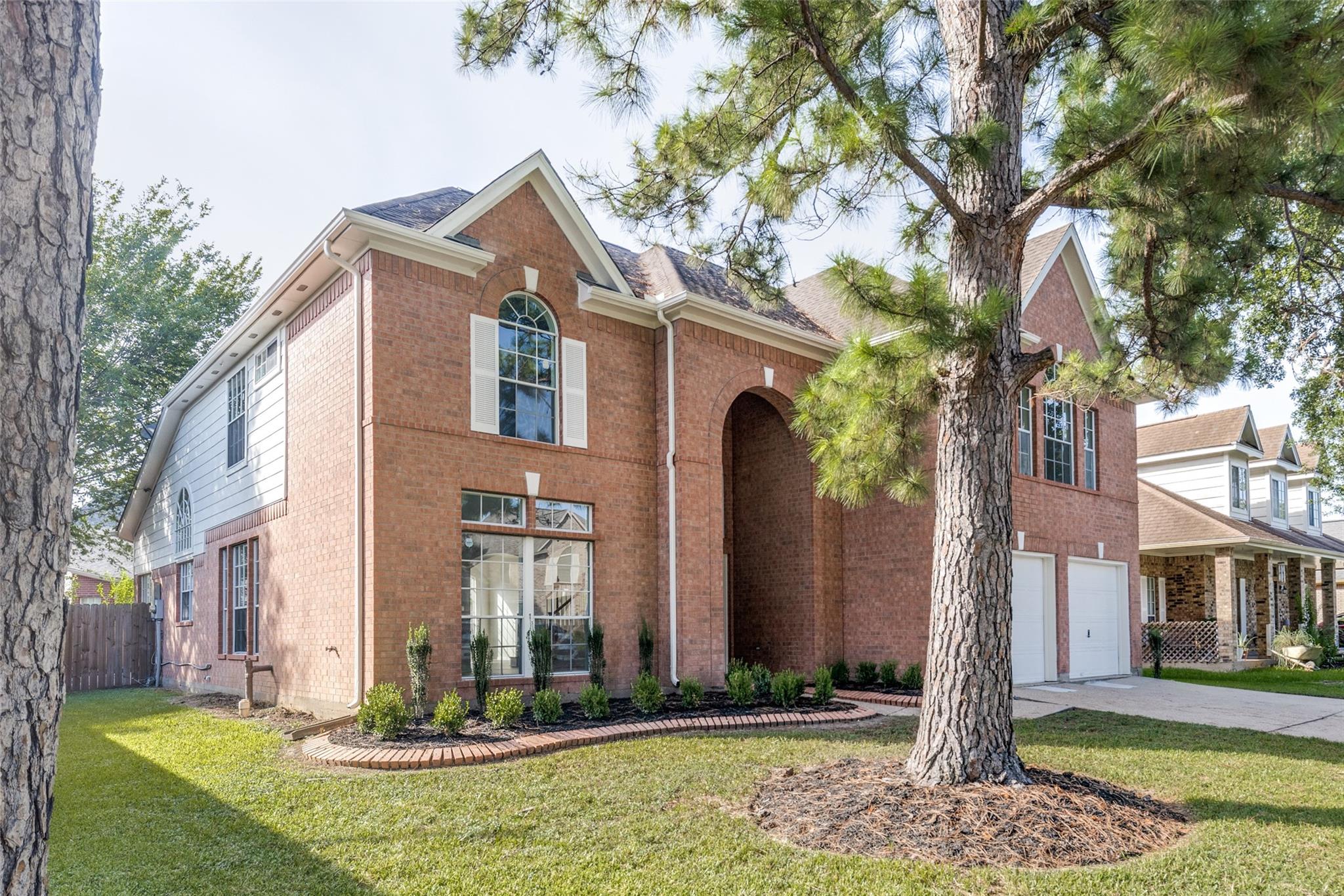 2412 Piney Woods Dr, Pearland, TX 77581 photo