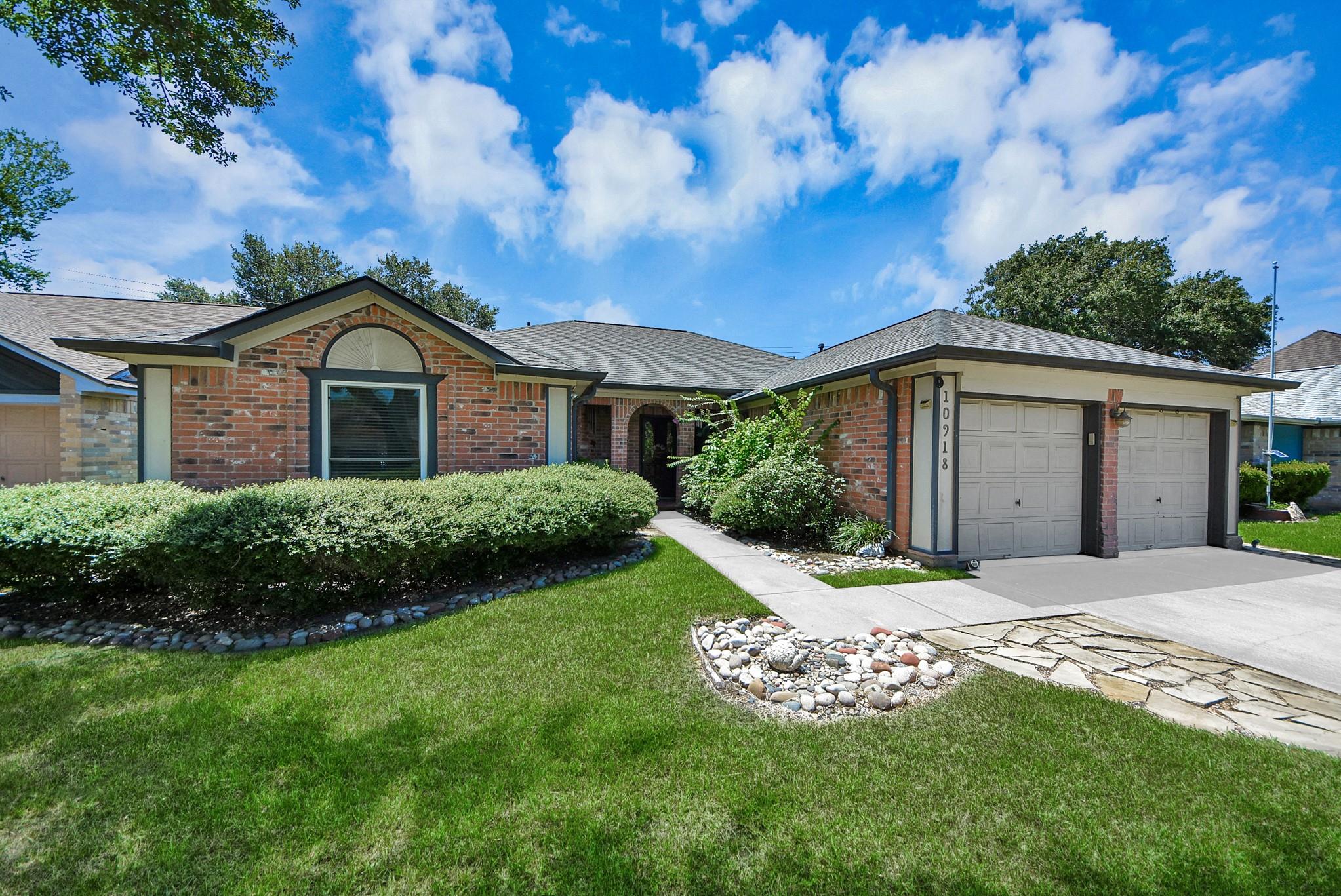 10918 Mulberry Ct, La Porte, TX 77571