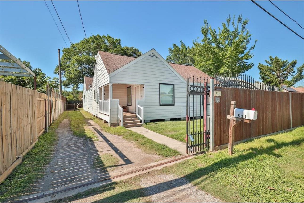 531 Dogwood St, Houston, TX 77022