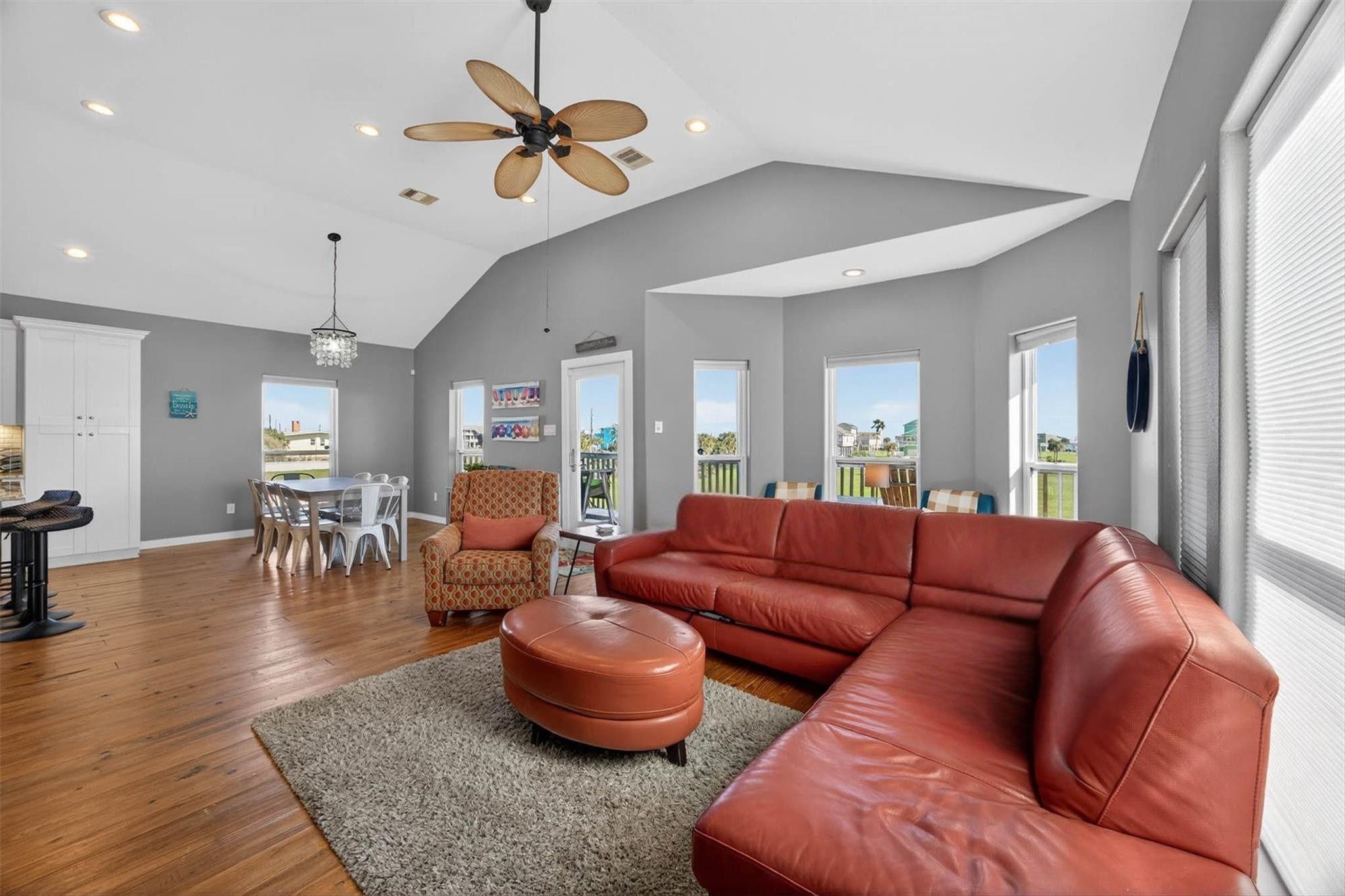 18607 Warrior Rd, Galveston, TX 77554 photo