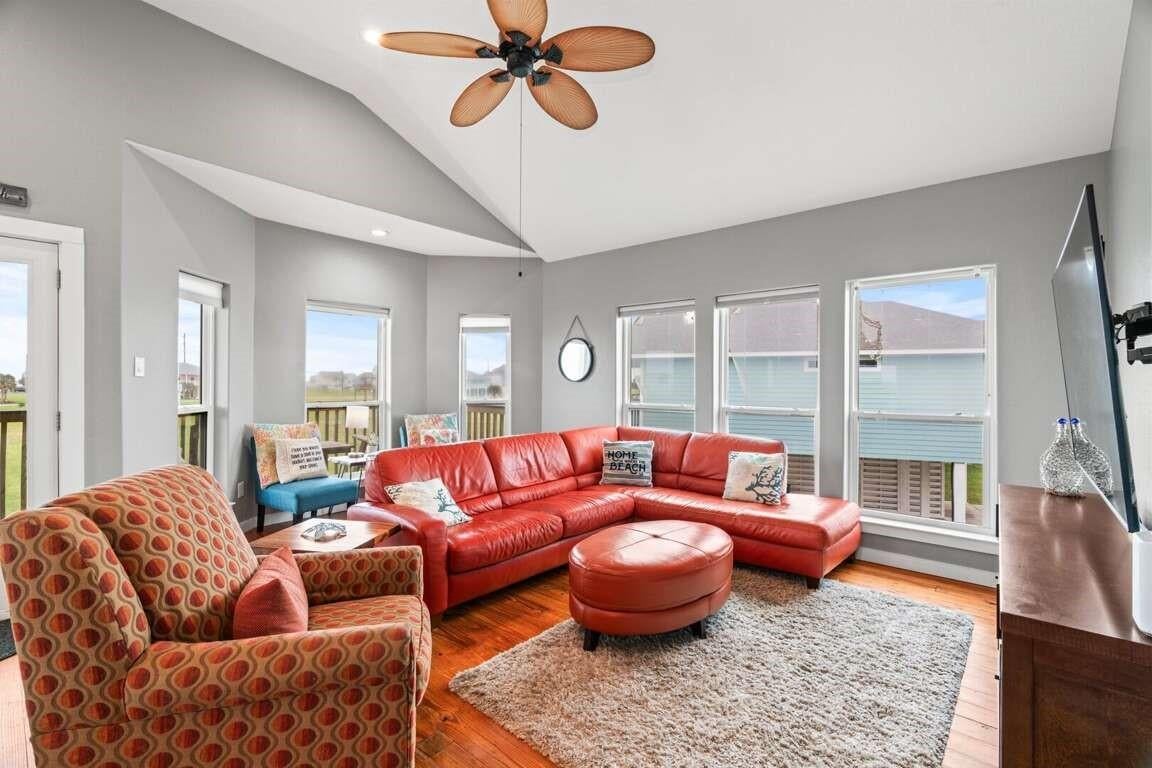 18607 Warrior Rd, Galveston, TX 77554 photo