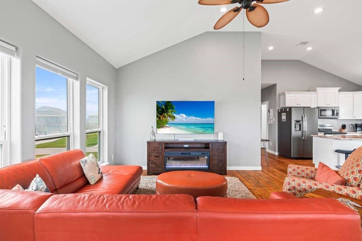 18607 Warrior Rd, Galveston, TX 77554 photo