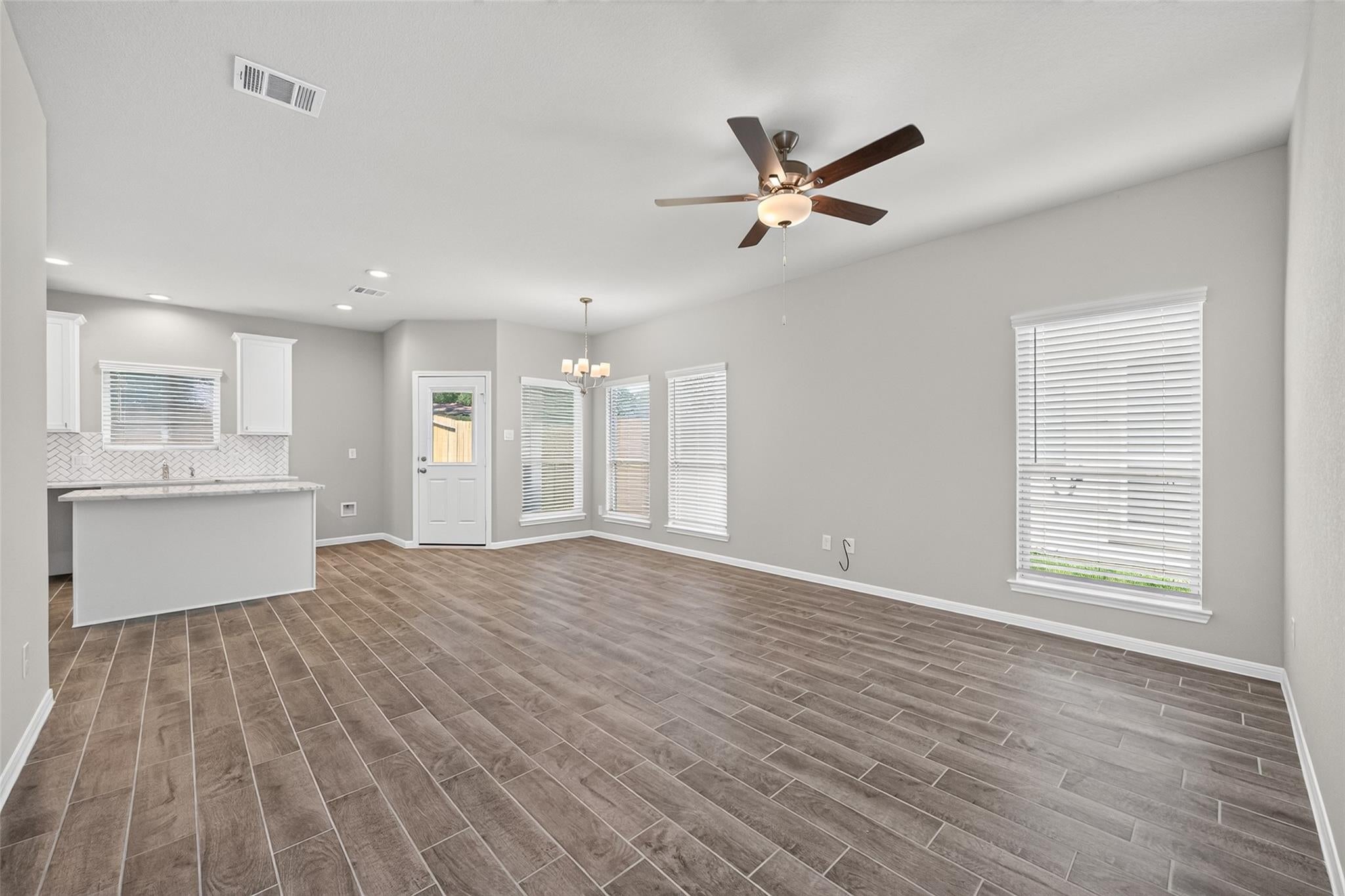 516 Emerald Thicket, Huffman, TX 77336 photo