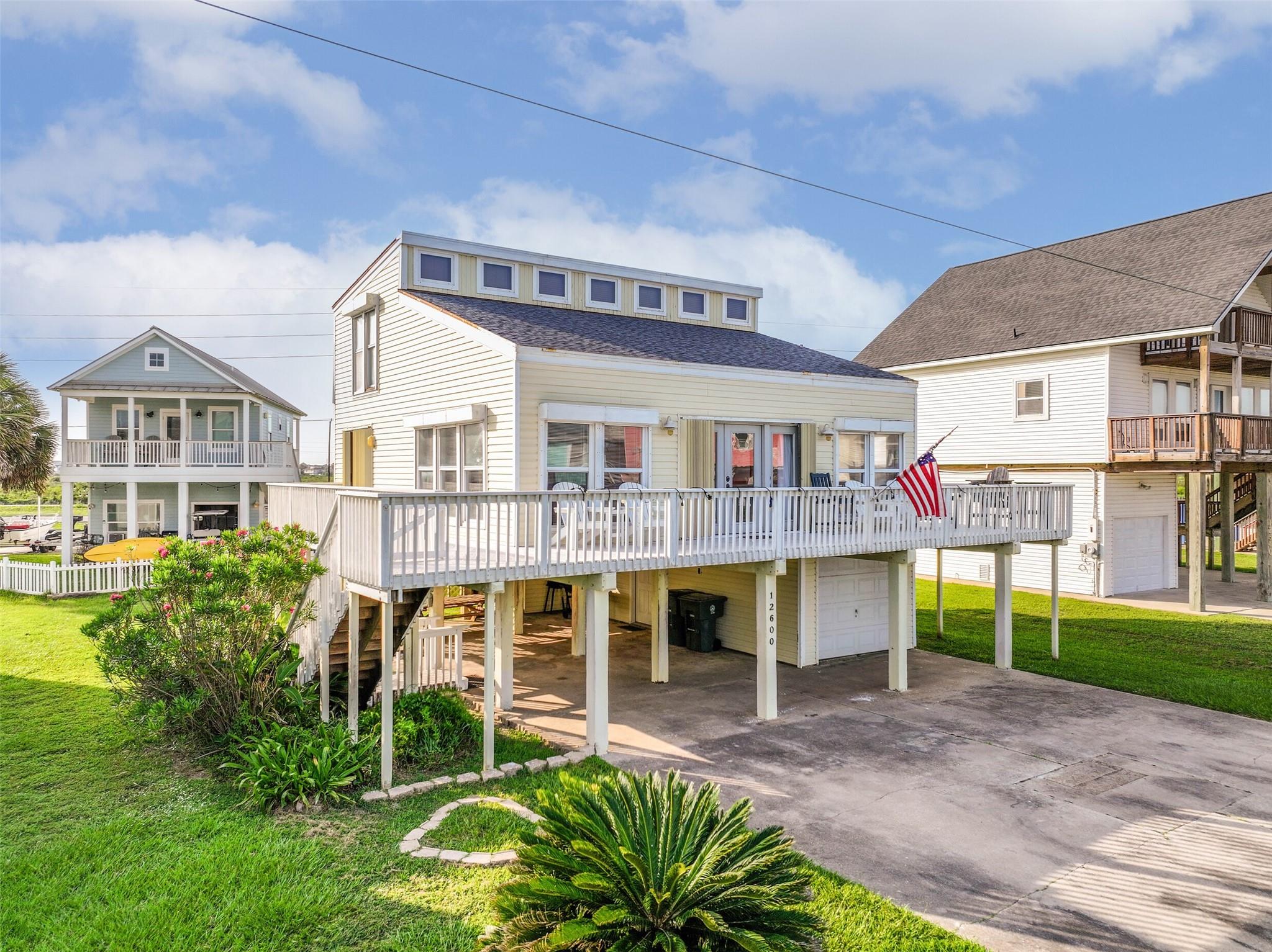 12600 W Ventura Dr, Galveston, TX 77554 photo