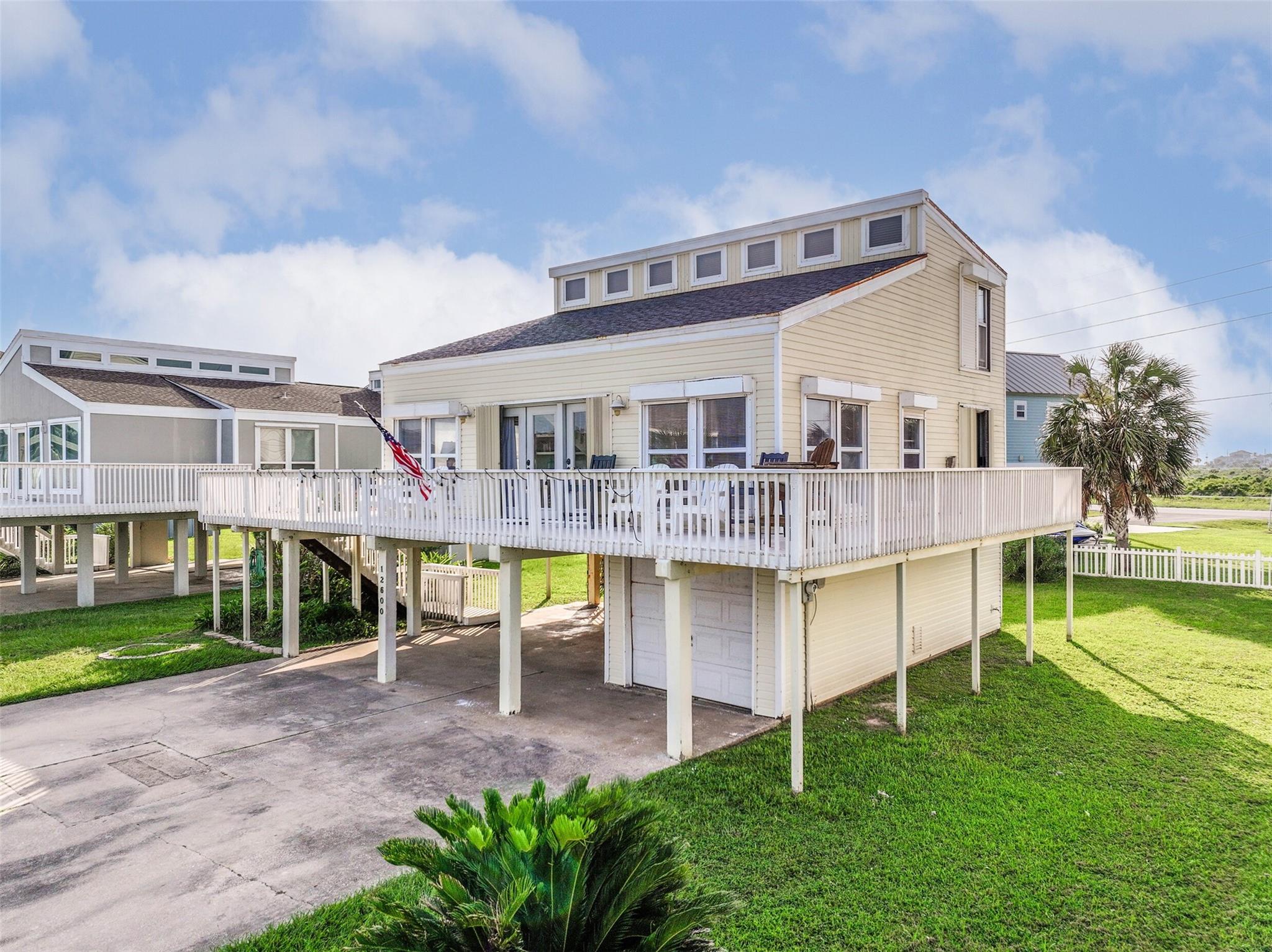 12600 W Ventura Dr, Galveston, TX 77554 photo