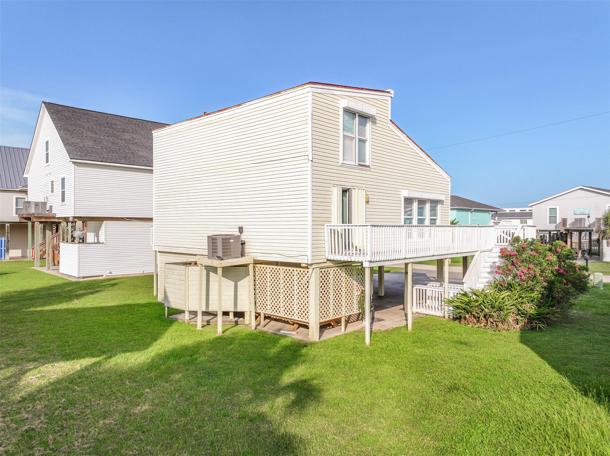 12600 W Ventura Dr, Galveston, TX 77554 photo