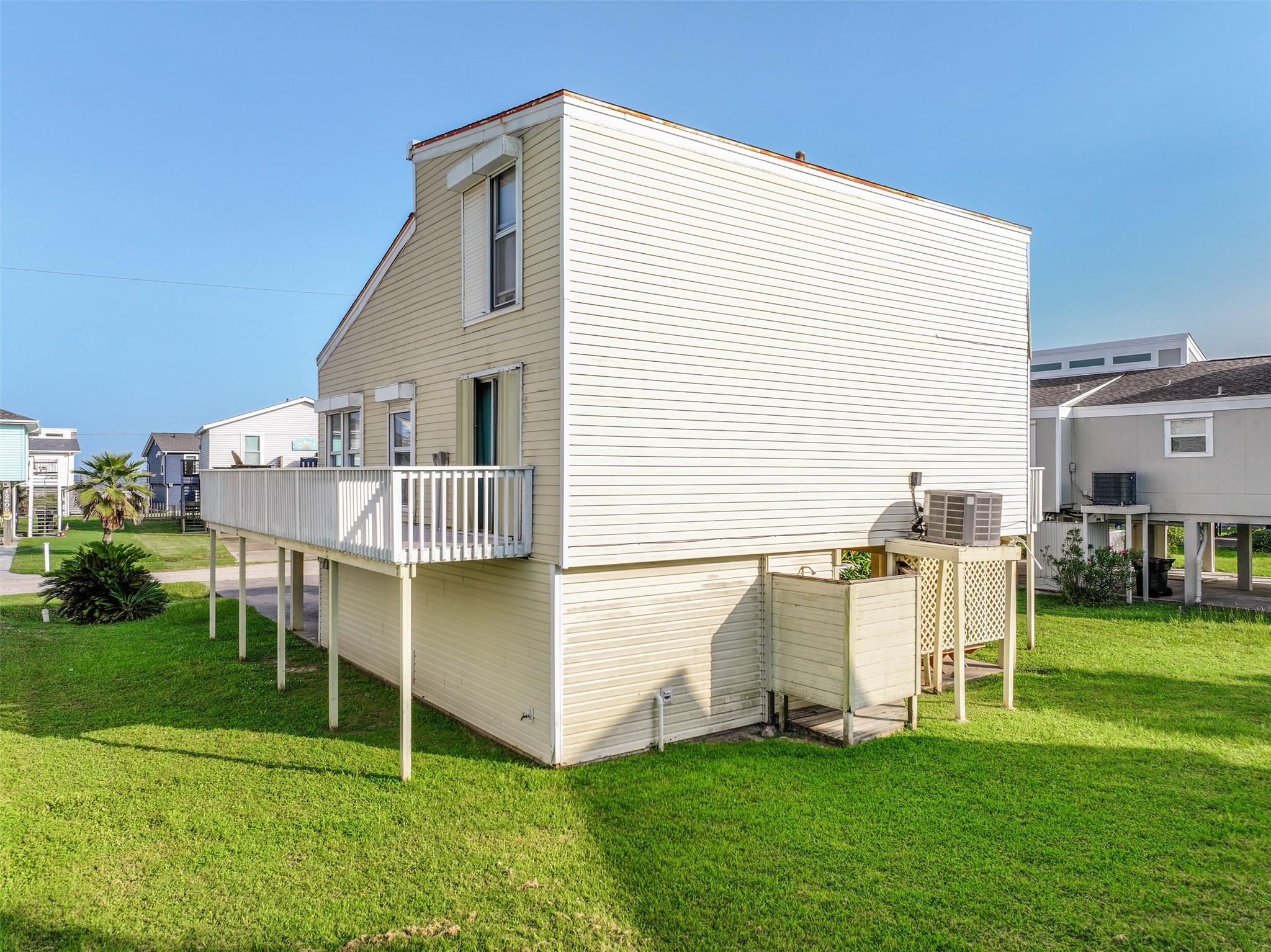 12600 W Ventura Dr, Galveston, TX 77554 photo