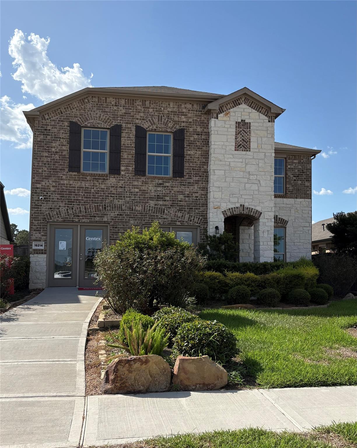 16214 Aspen Crest Dr, Conroe, TX 77302