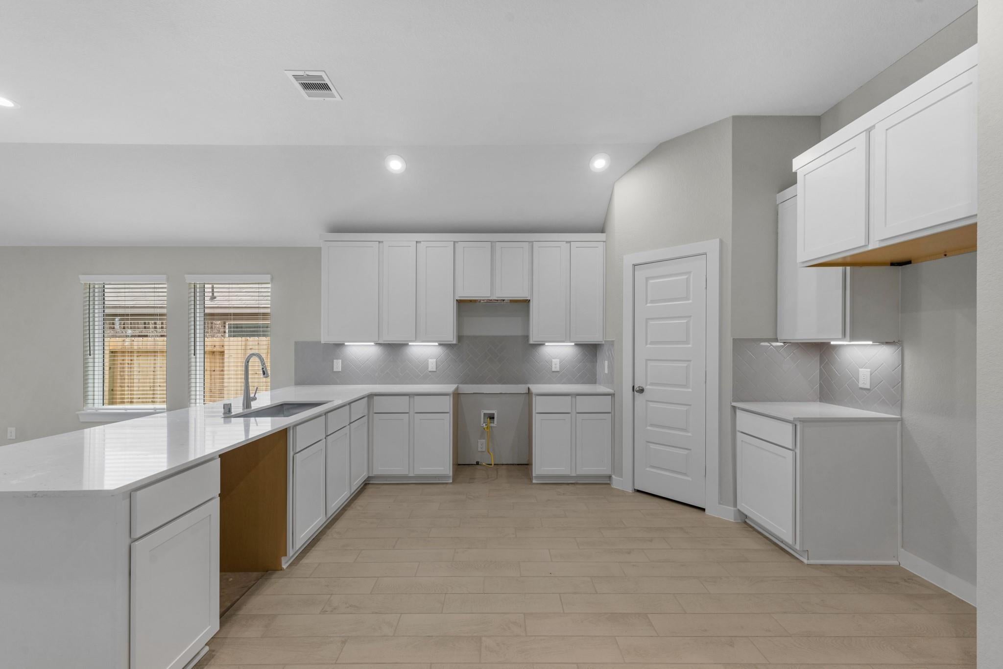 1739 Pecan Woods Ln, Conroe, TX 77301 photo