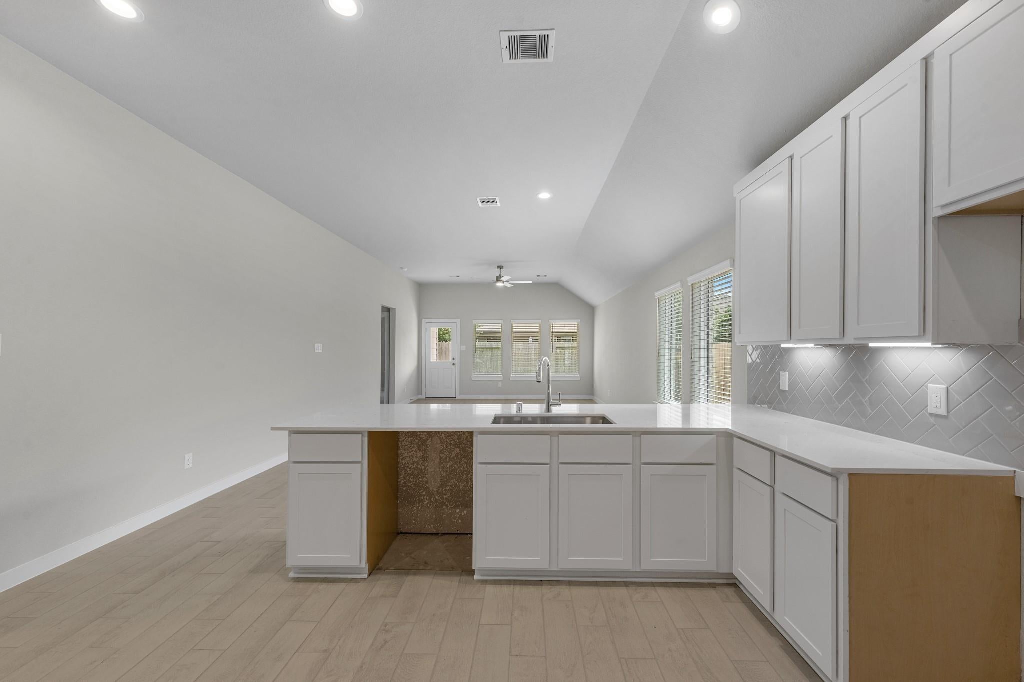 1739 Pecan Woods Ln, Conroe, TX 77301 photo