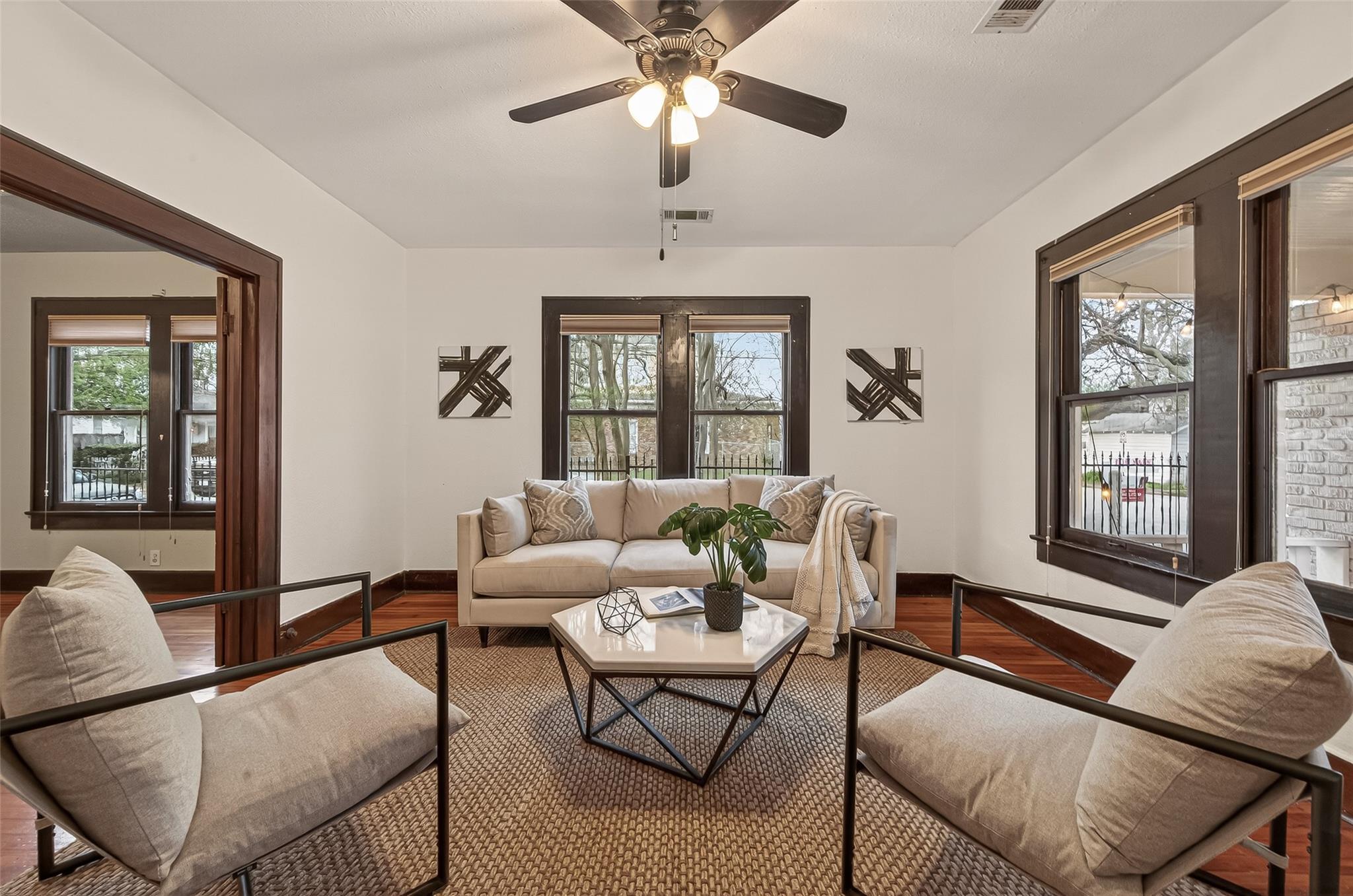 817 Henderson St, Houston, TX 77007 photo