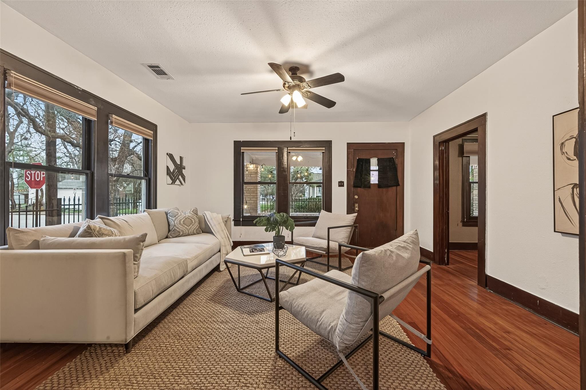 817 Henderson St, Houston, TX 77007 photo