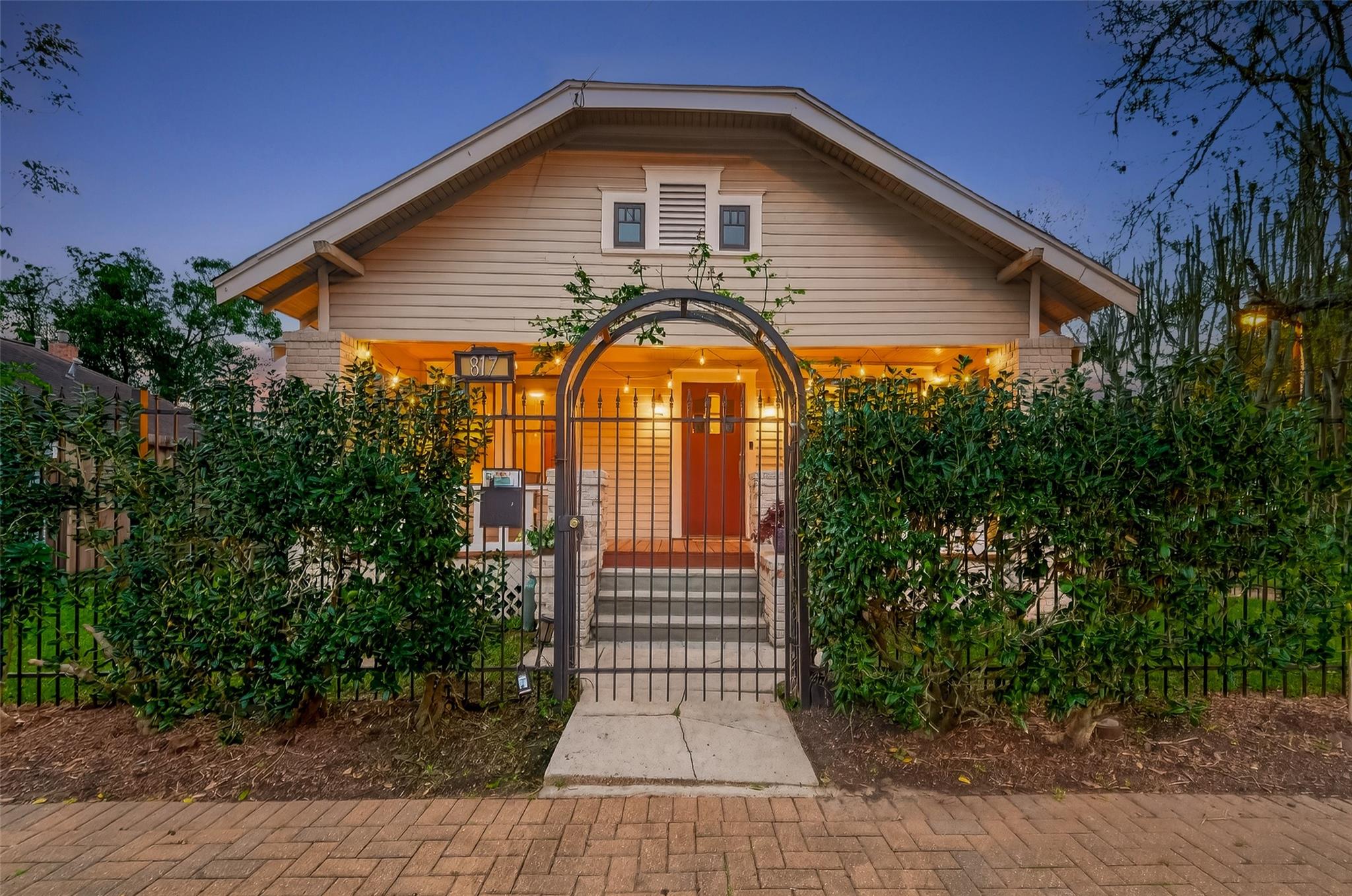 817 Henderson St, Houston, TX 77007