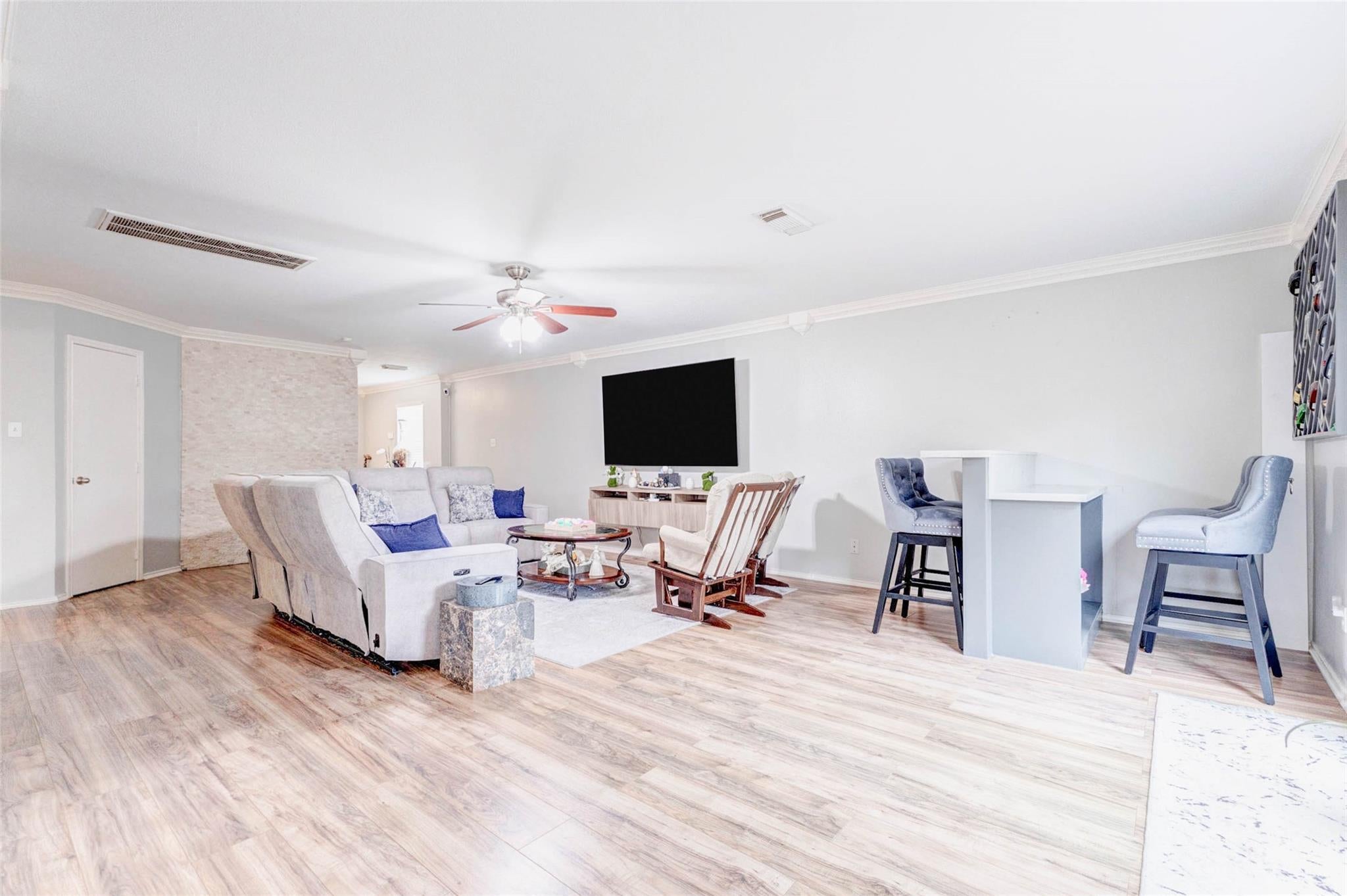 2202 Falling Oaks Rd, Houston, TX 77038 photo
