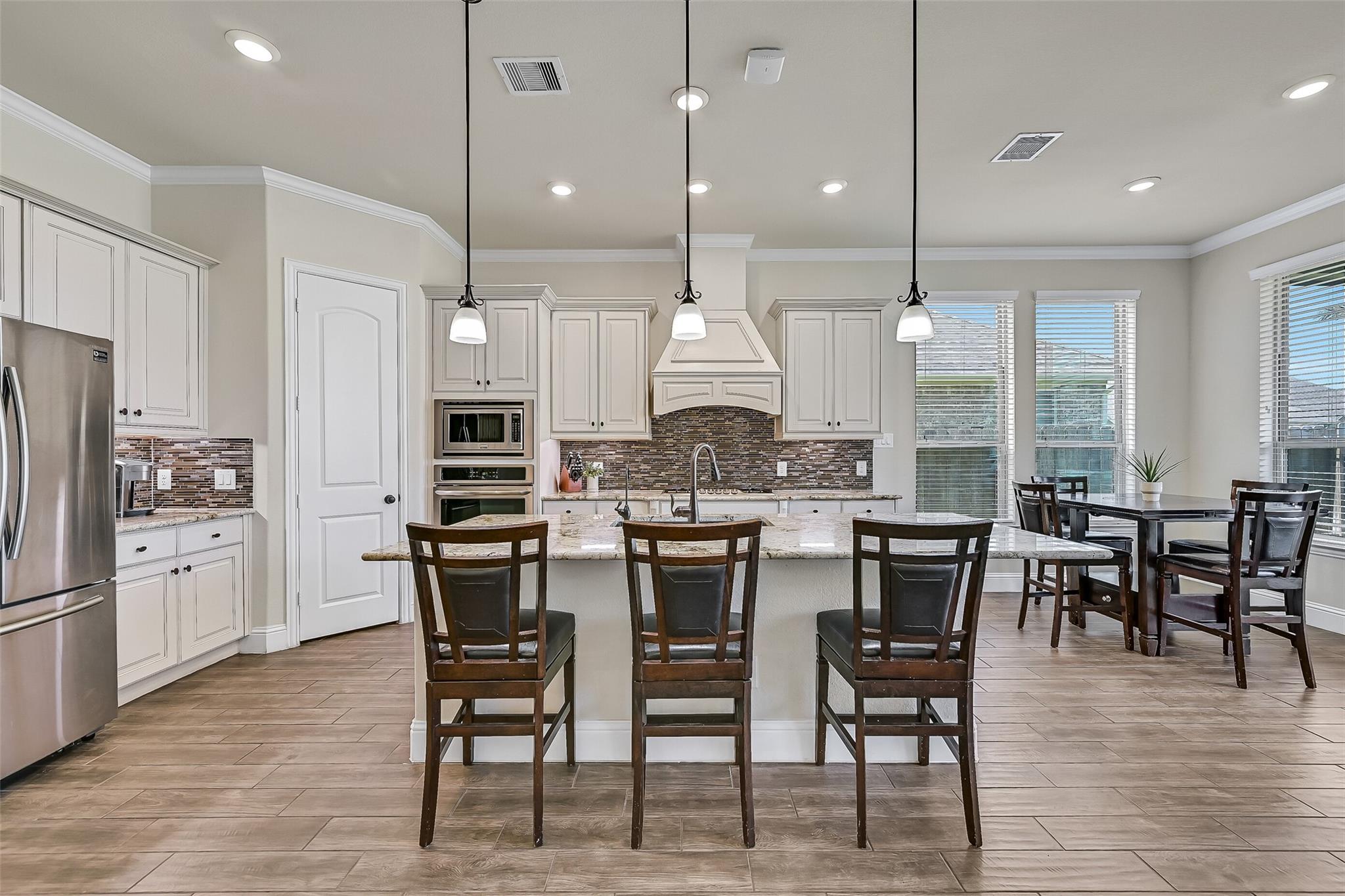1645 Longwood Glen Ln, Friendswood, TX 77546 photo
