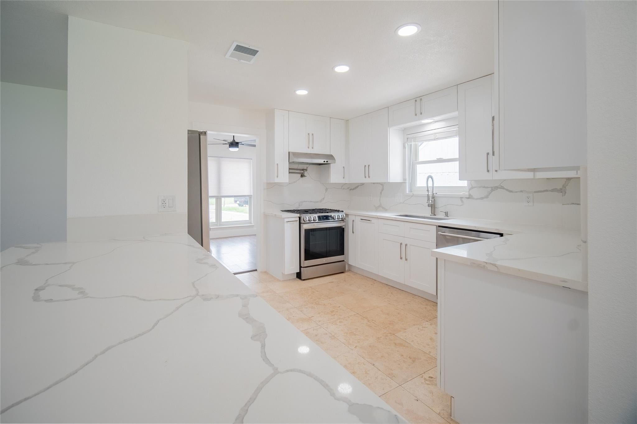 4815 Caris St, Houston, TX 77091 photo
