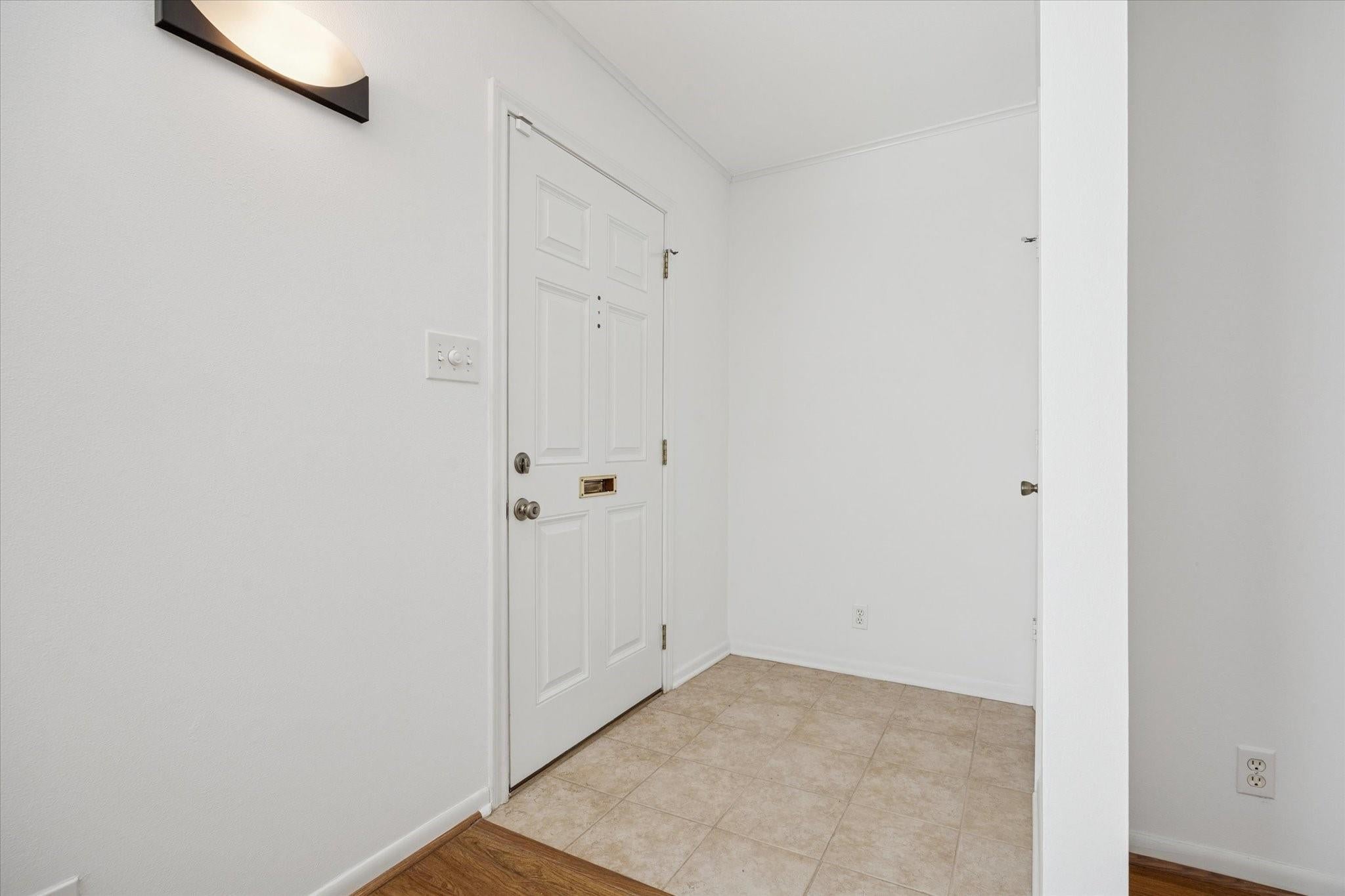 2105 S Winrock Blvd #48, Houston, TX 77057 photo