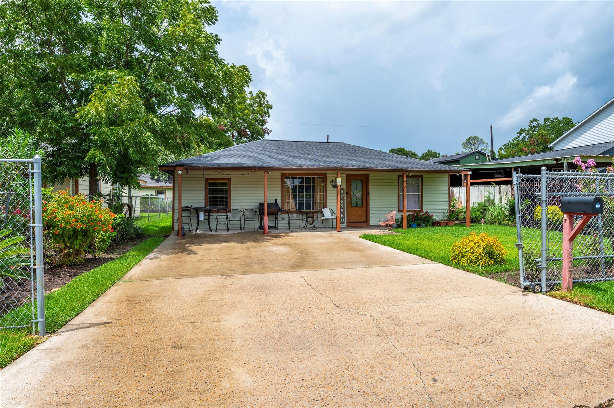 4937 Bataan Rd, Houston, TX 77033