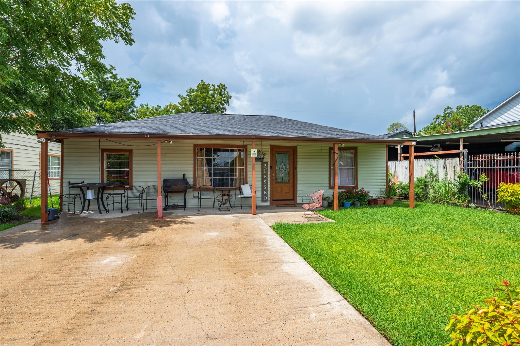 4937 Bataan Rd, Houston, TX 77033 photo