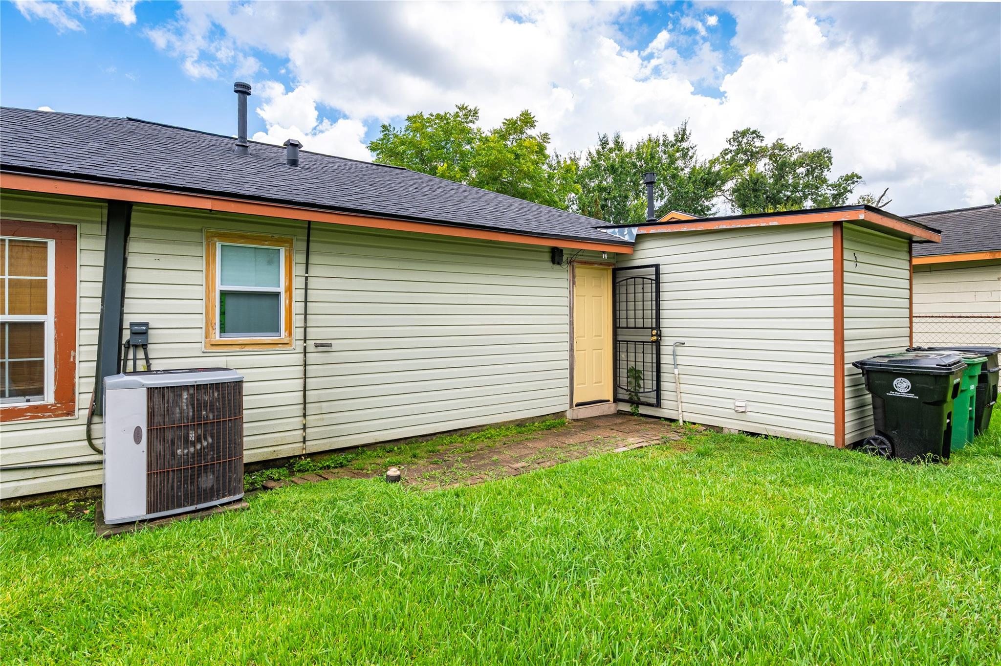 4937 Bataan Rd, Houston, TX 77033 photo