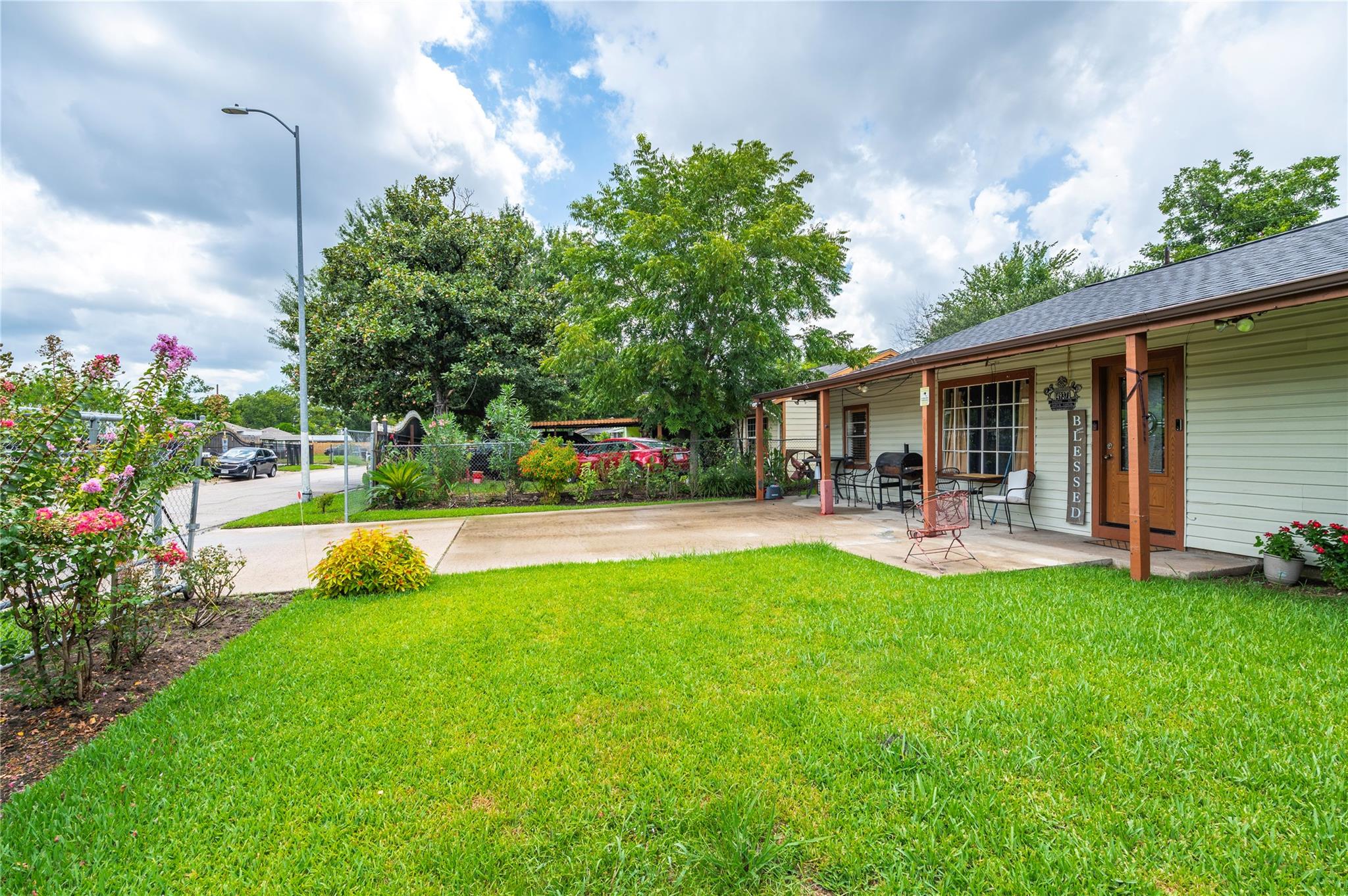 4937 Bataan Rd, Houston, TX 77033 photo