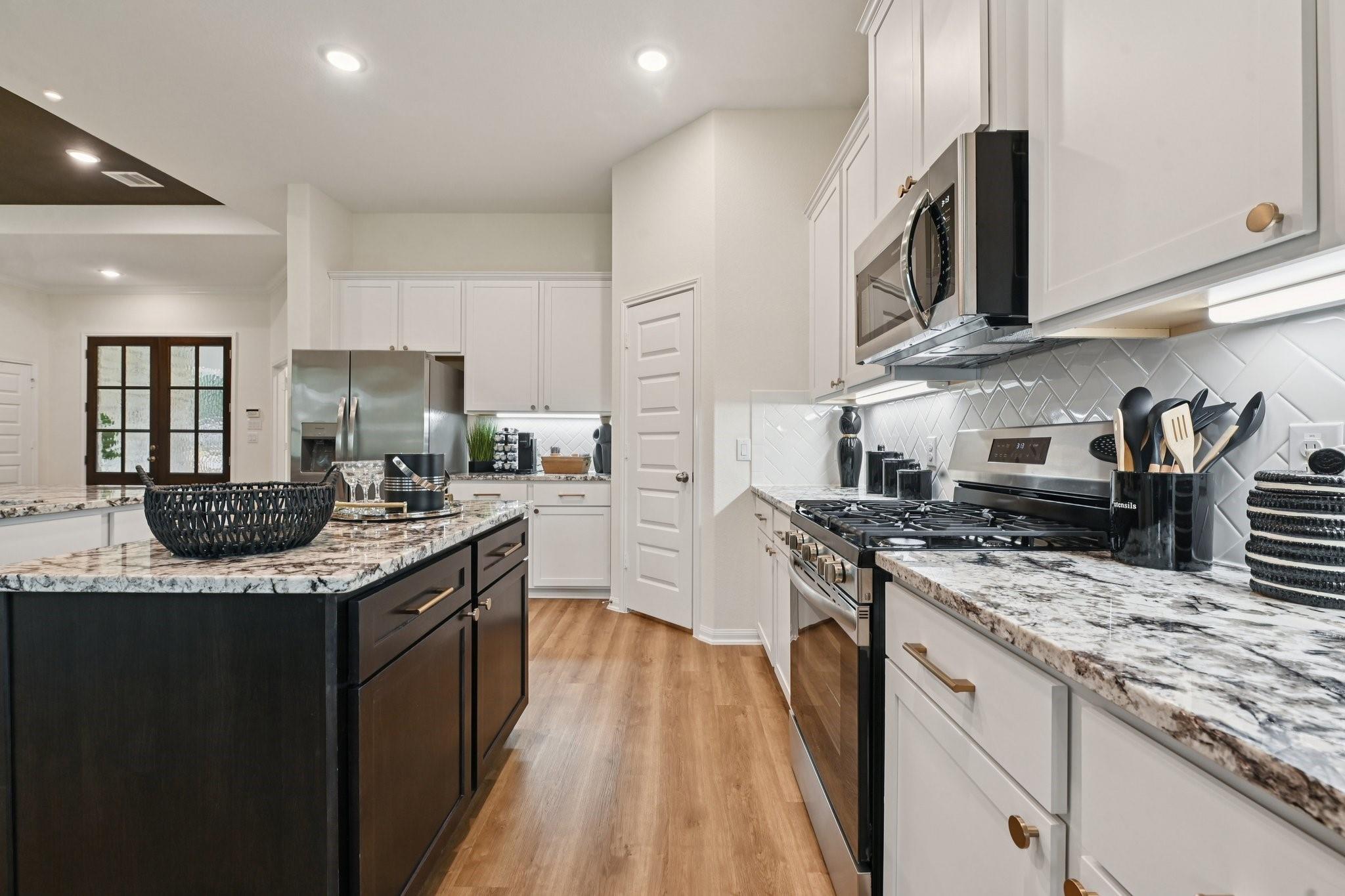 661 Barton Place Dr, Cleveland, TX 77327 photo