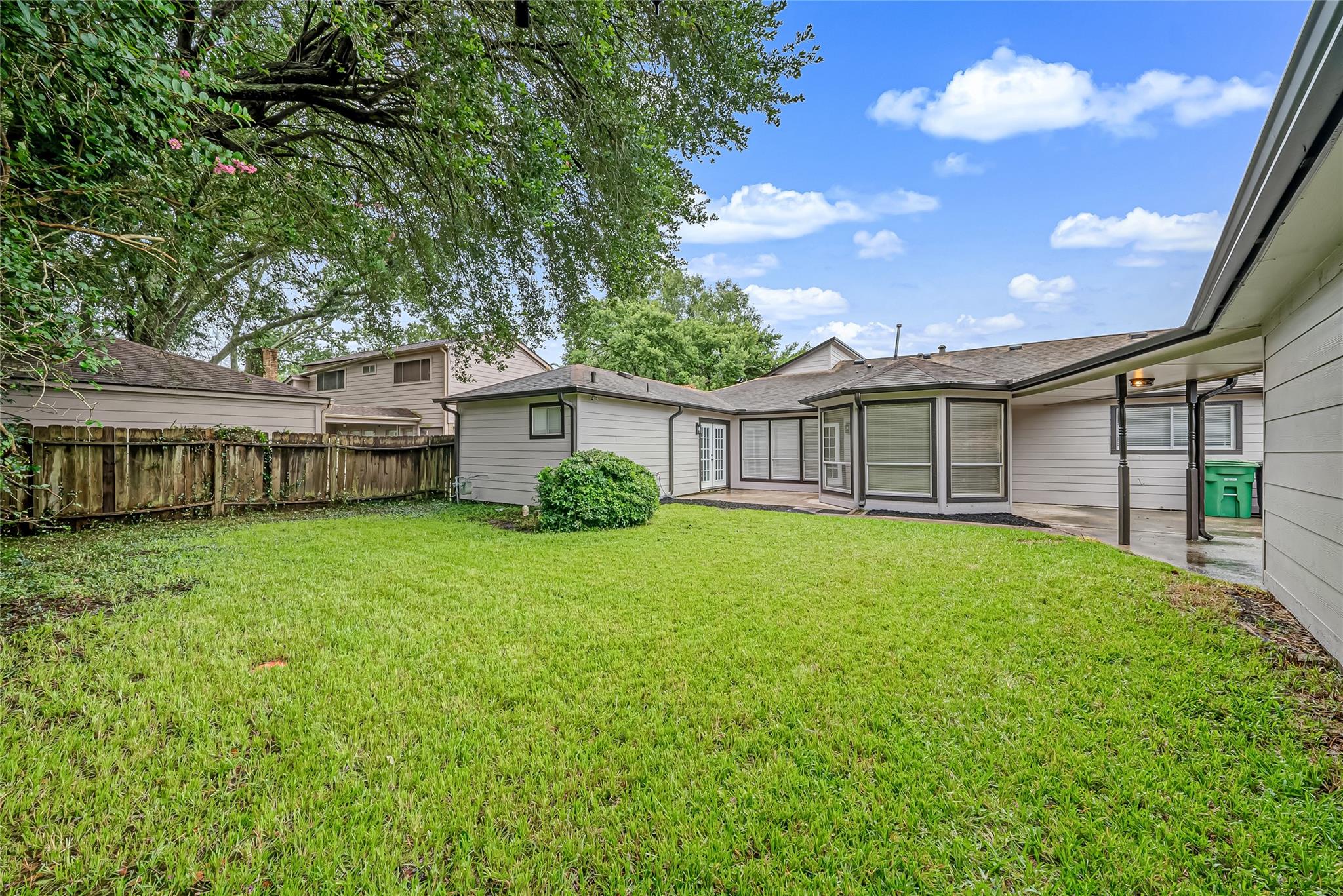 14915 Sun Harbor Dr, Houston, TX 77062 photo