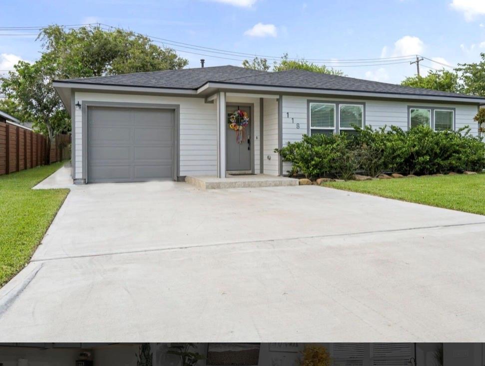 118 Tuna St, Galveston, TX 77550