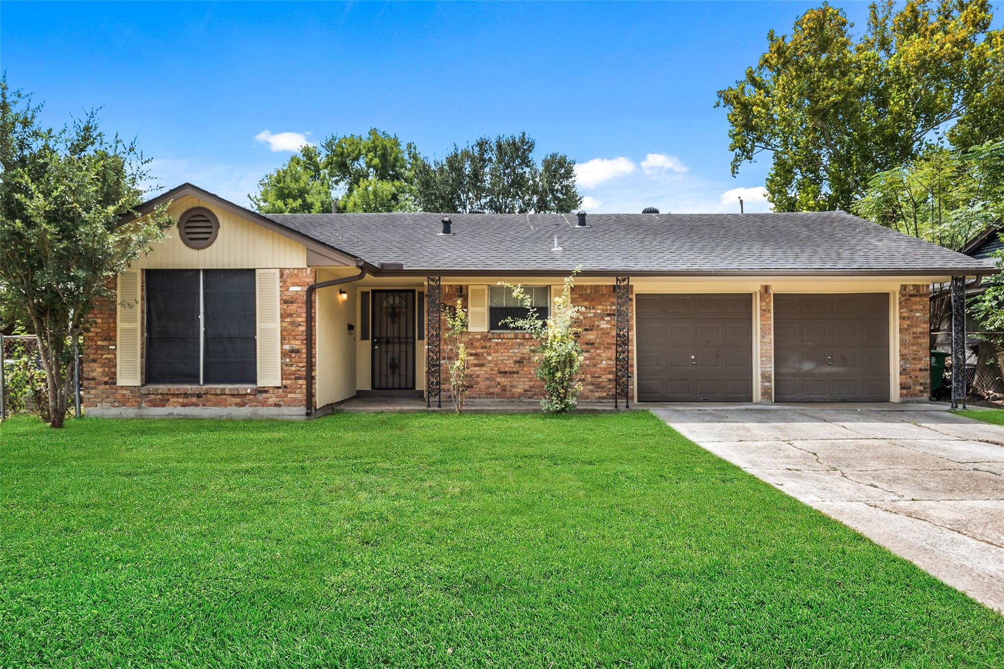 6003 Heatherbrook Dr, Houston, TX 77085