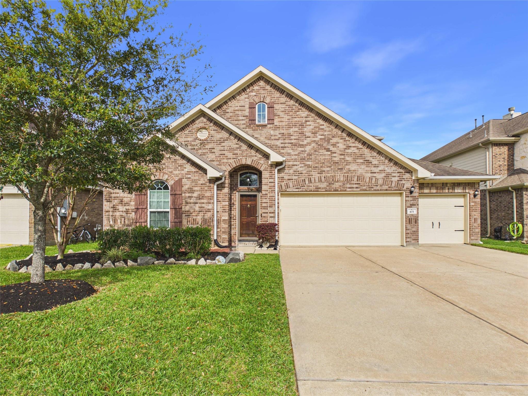 401 Bend Dr, League City, TX 77573