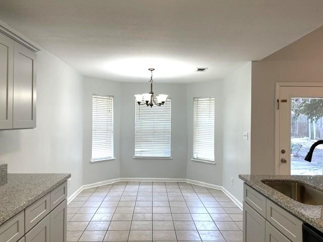 14 Clara Barton Ln, Galveston, TX 77551 photo
