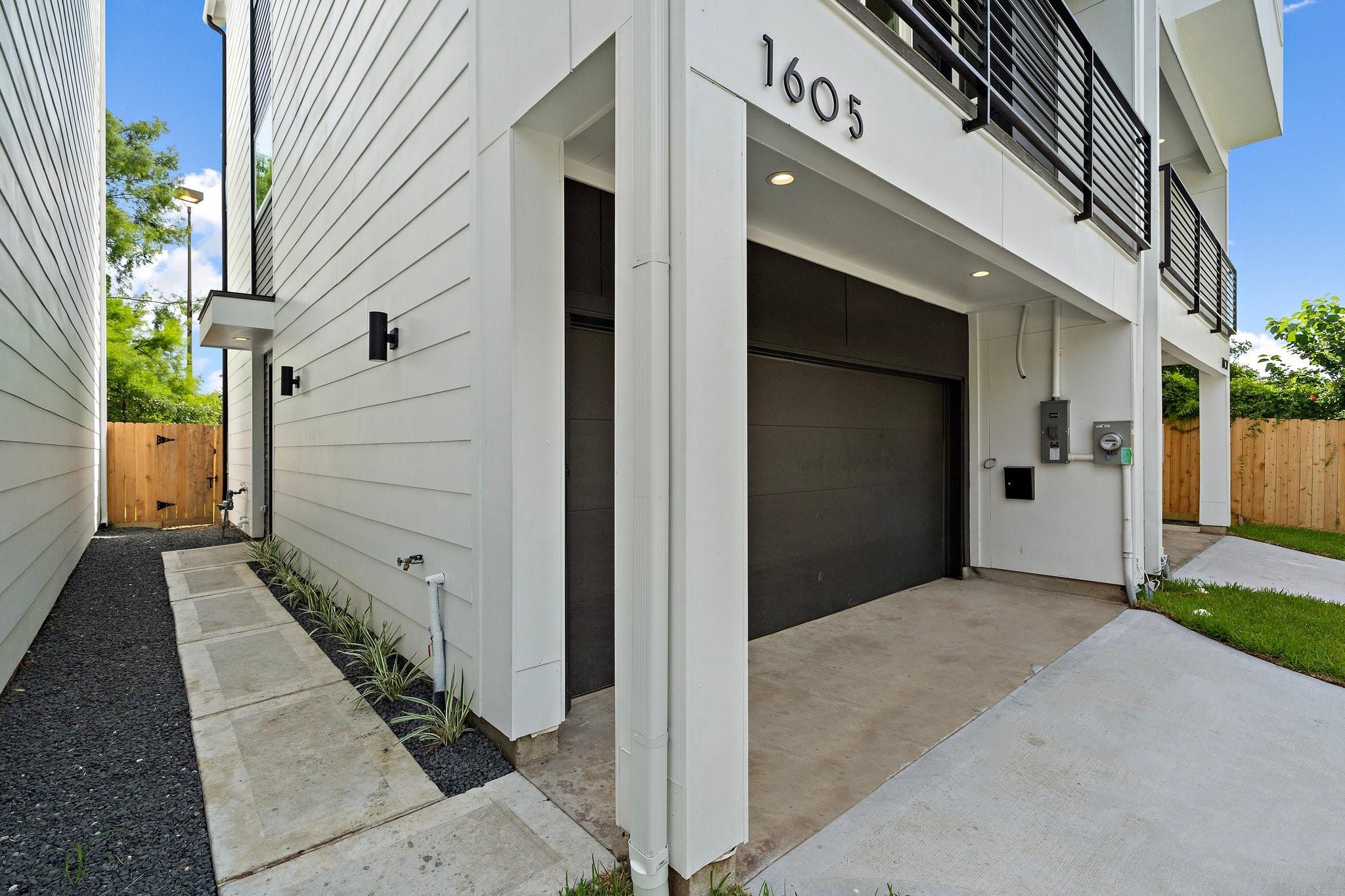 1605 Barbee St, Houston, TX 77004 photo