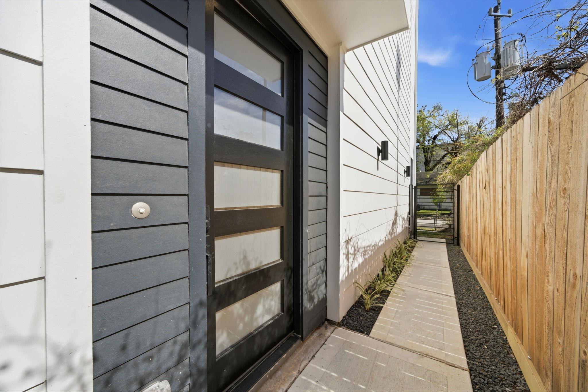 1605 Barbee St, Houston, TX 77004 photo