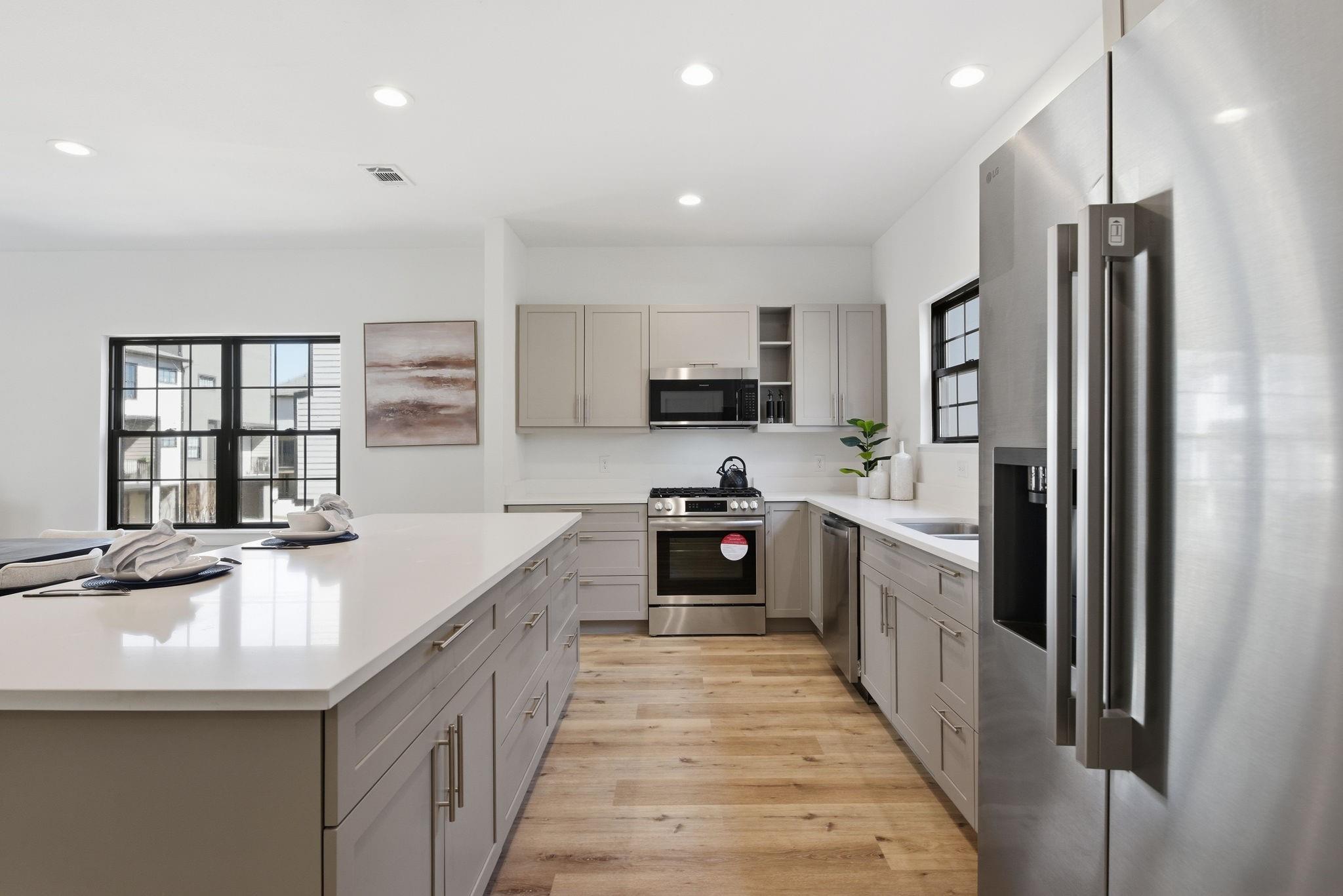 11930 Hoa Sen Cir, Houston, TX 77072