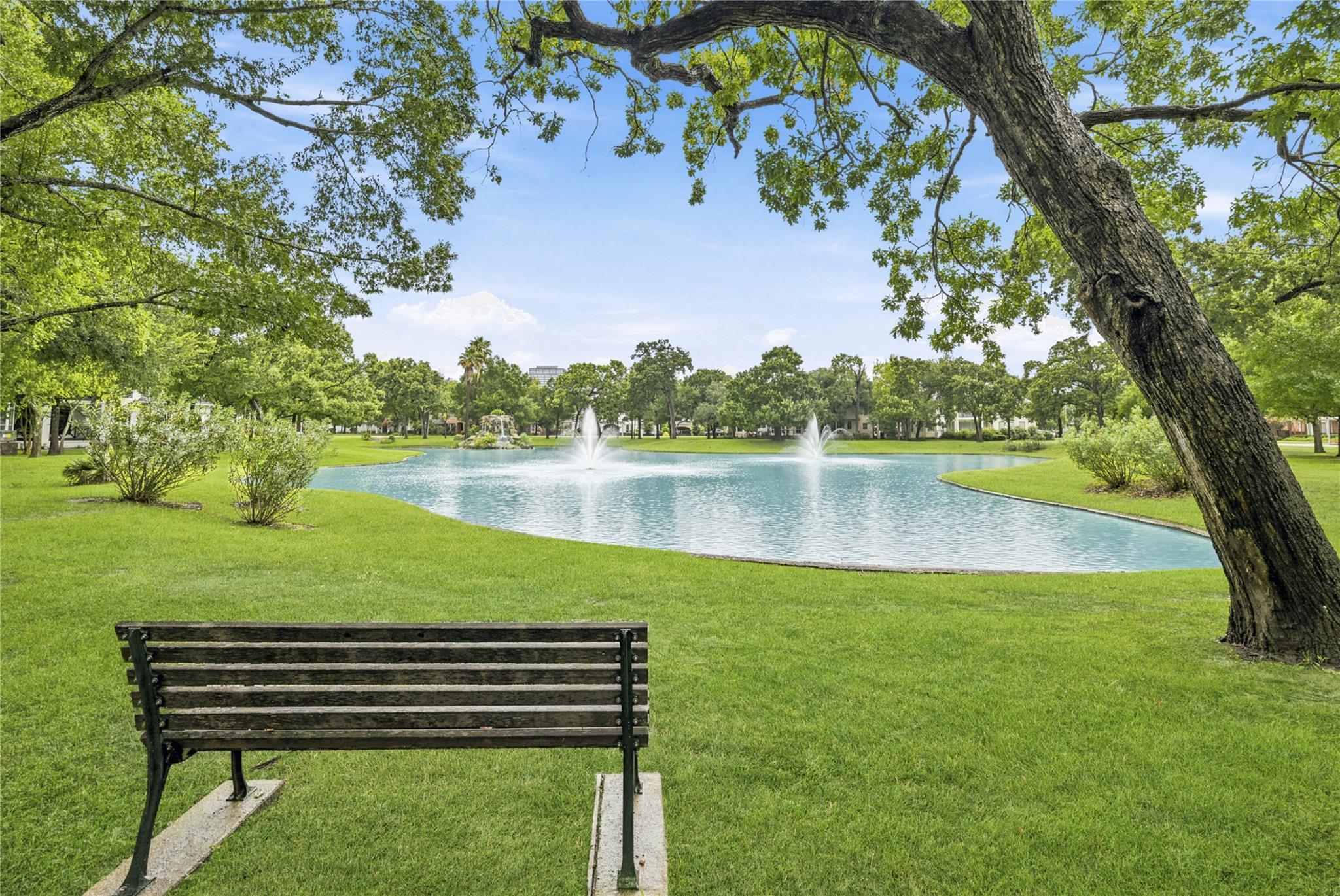927 Peachwood Bend Dr, Houston, TX 77077 photo