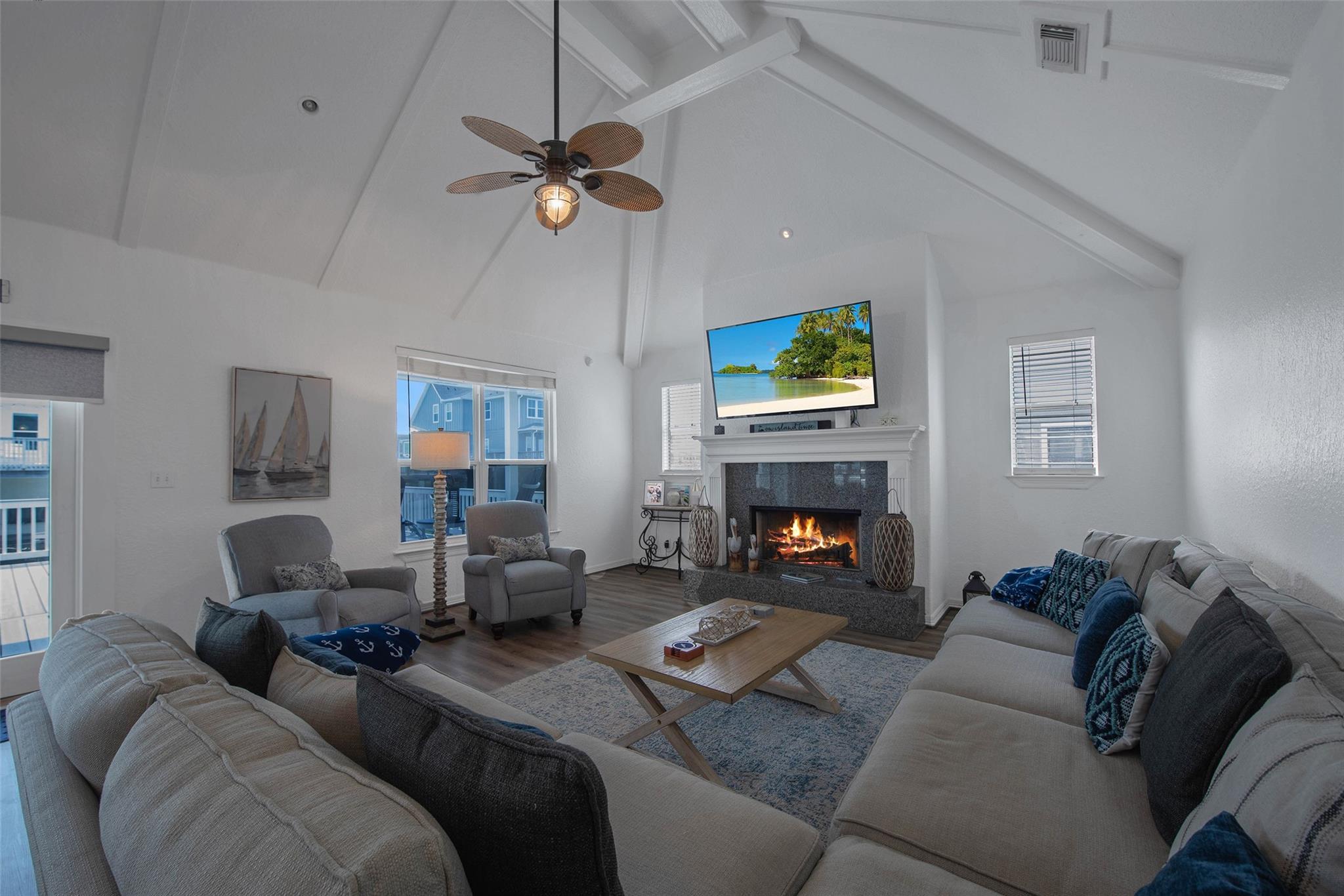 318 Sunset Cir, Tiki Island, TX 77554 photo