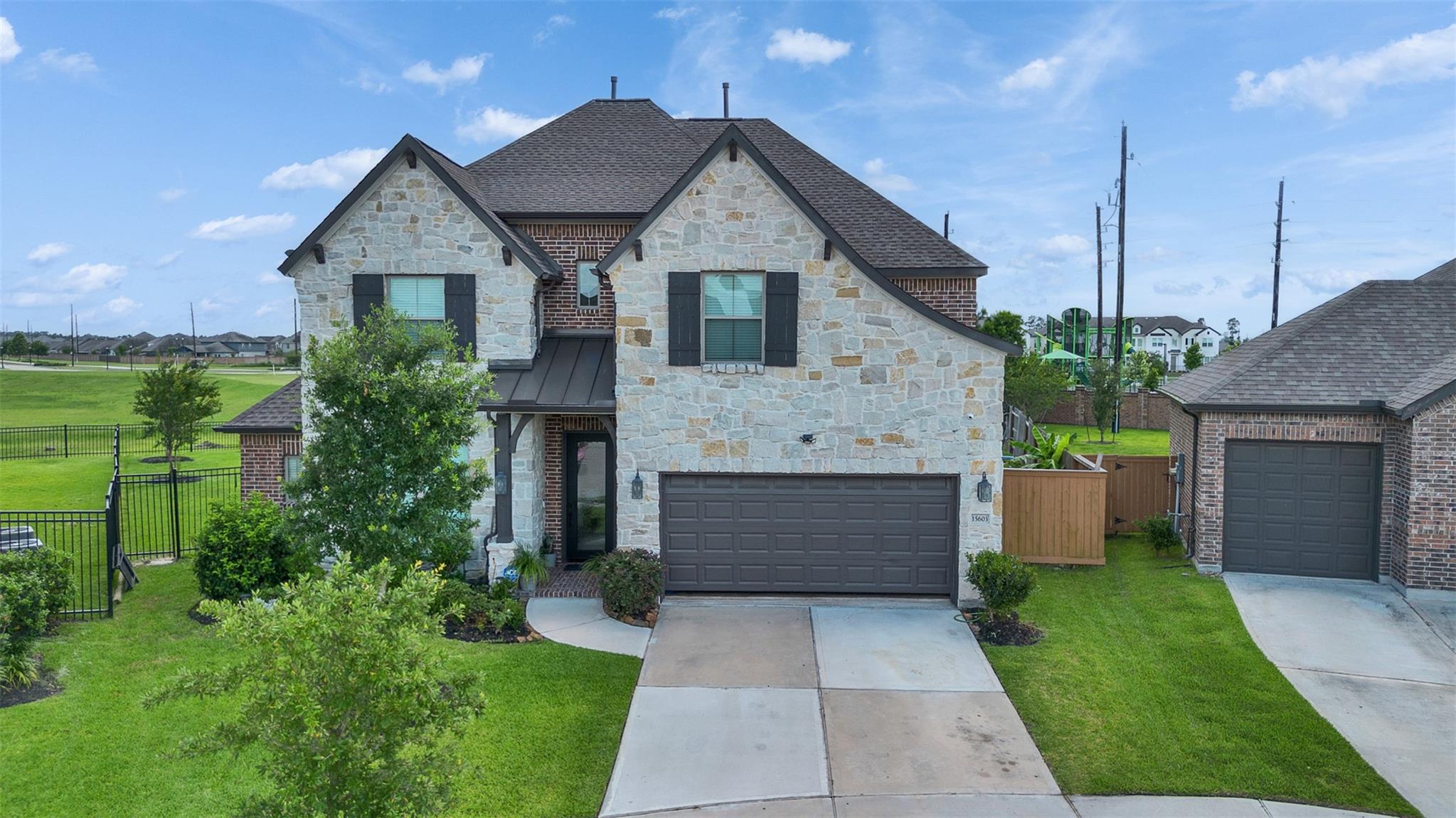 15603 Roscobie Park Dr, Humble, TX 77346