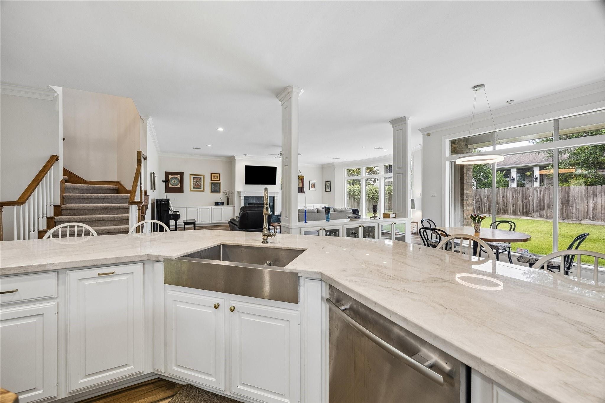 4714 Holt, Bellaire, TX 77401 photo