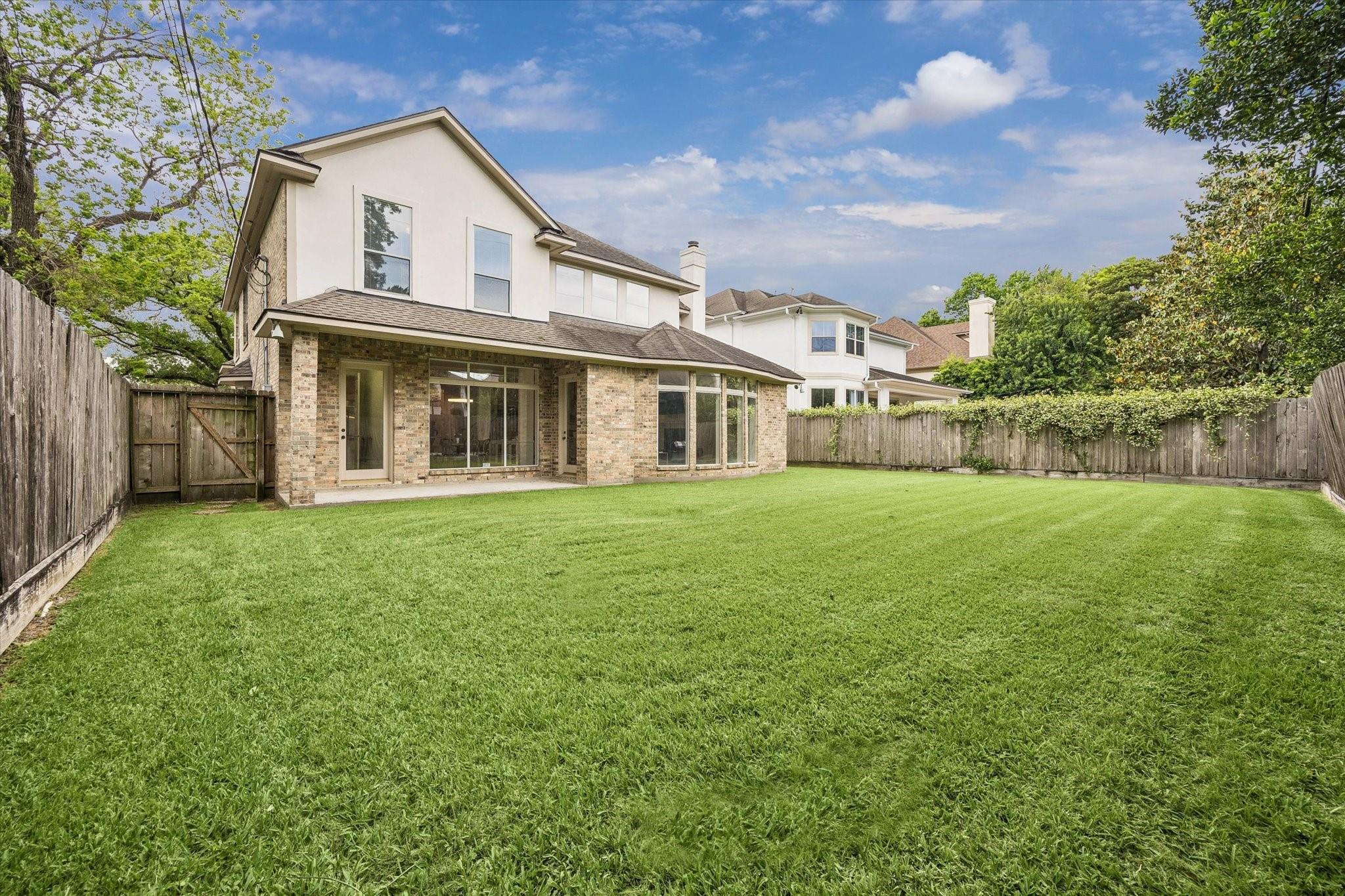 4714 Holt, Bellaire, TX 77401 photo
