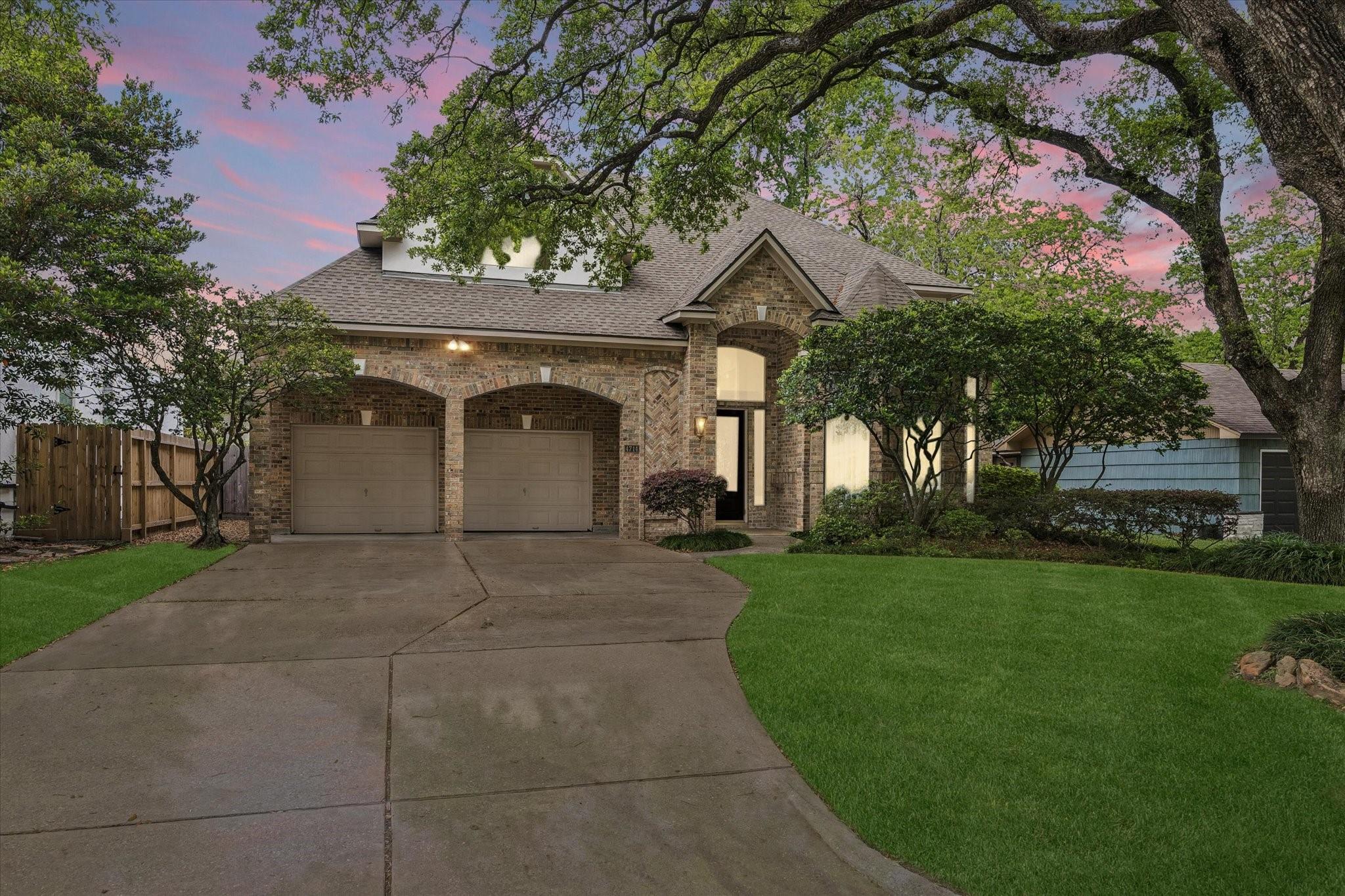 4714 Holt, Bellaire, TX 77401 photo