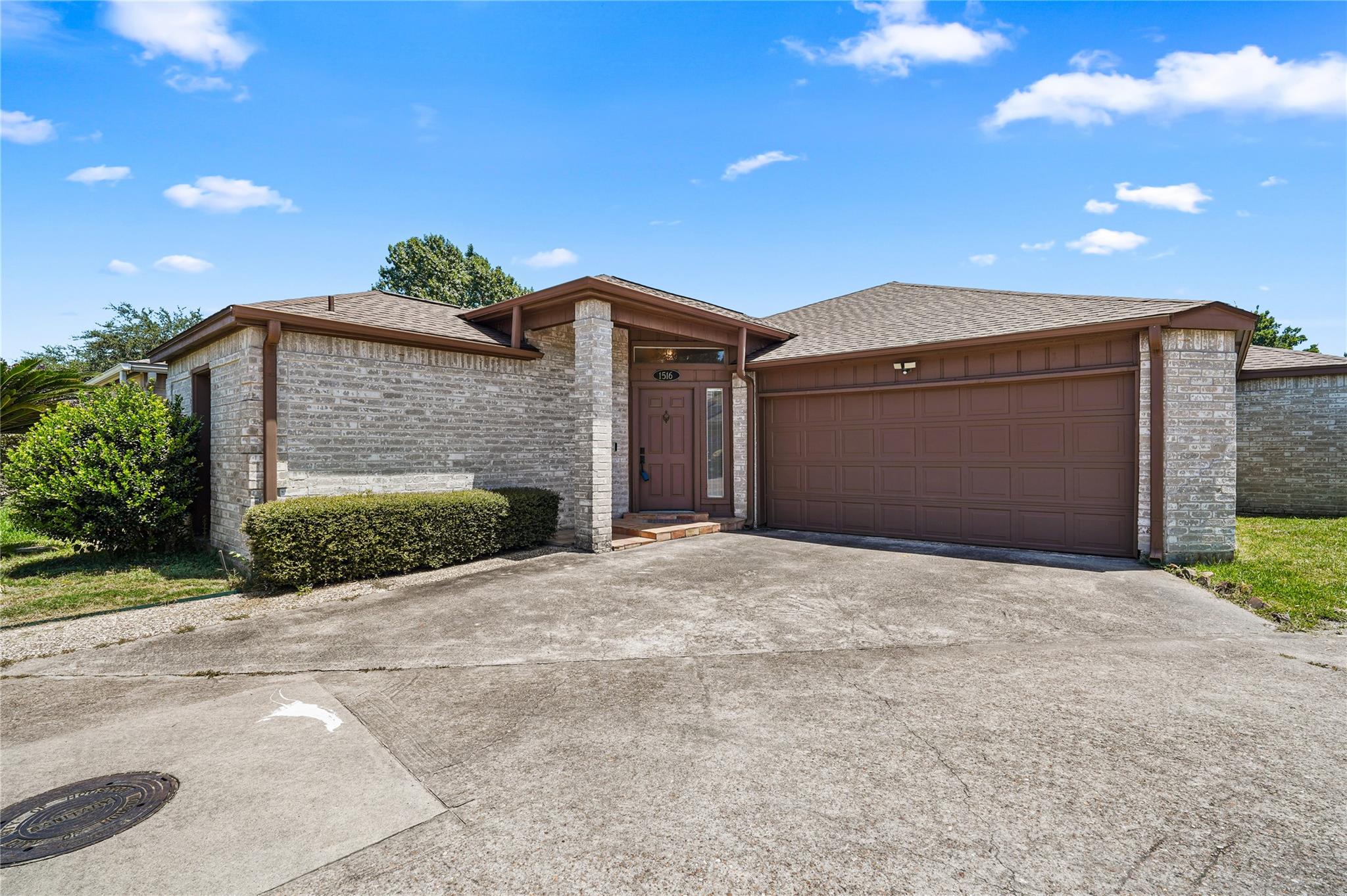 1516 Beaconshire Rd, Houston, TX 77077 photo