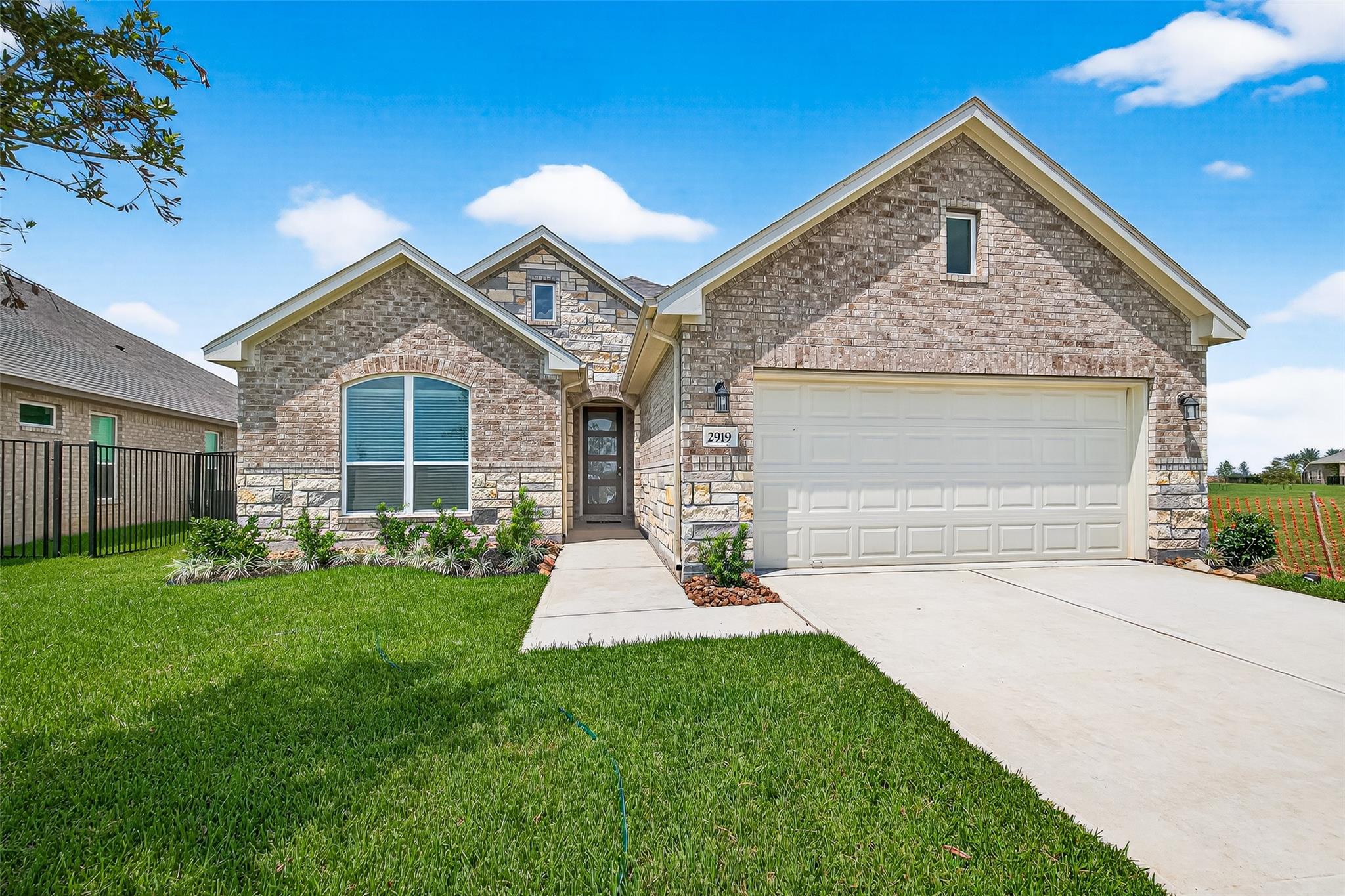 2919 Golden Isle Dr, Texas City, TX 77568