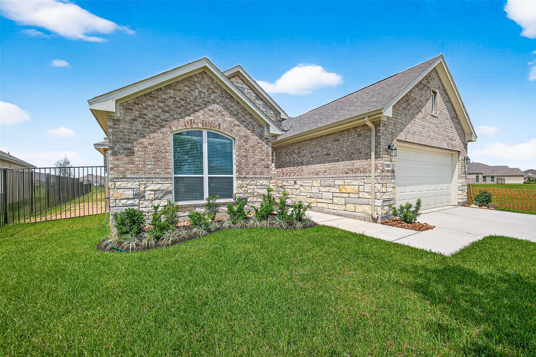 2919 Golden Isle Dr, Texas City, TX 77568 photo