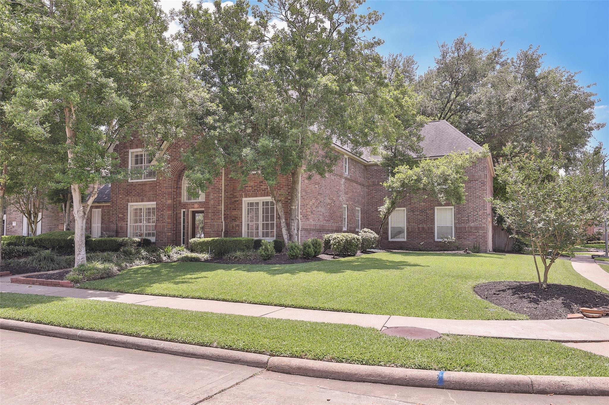 2015 Pecan Trail Dr, Richmond, TX 77406