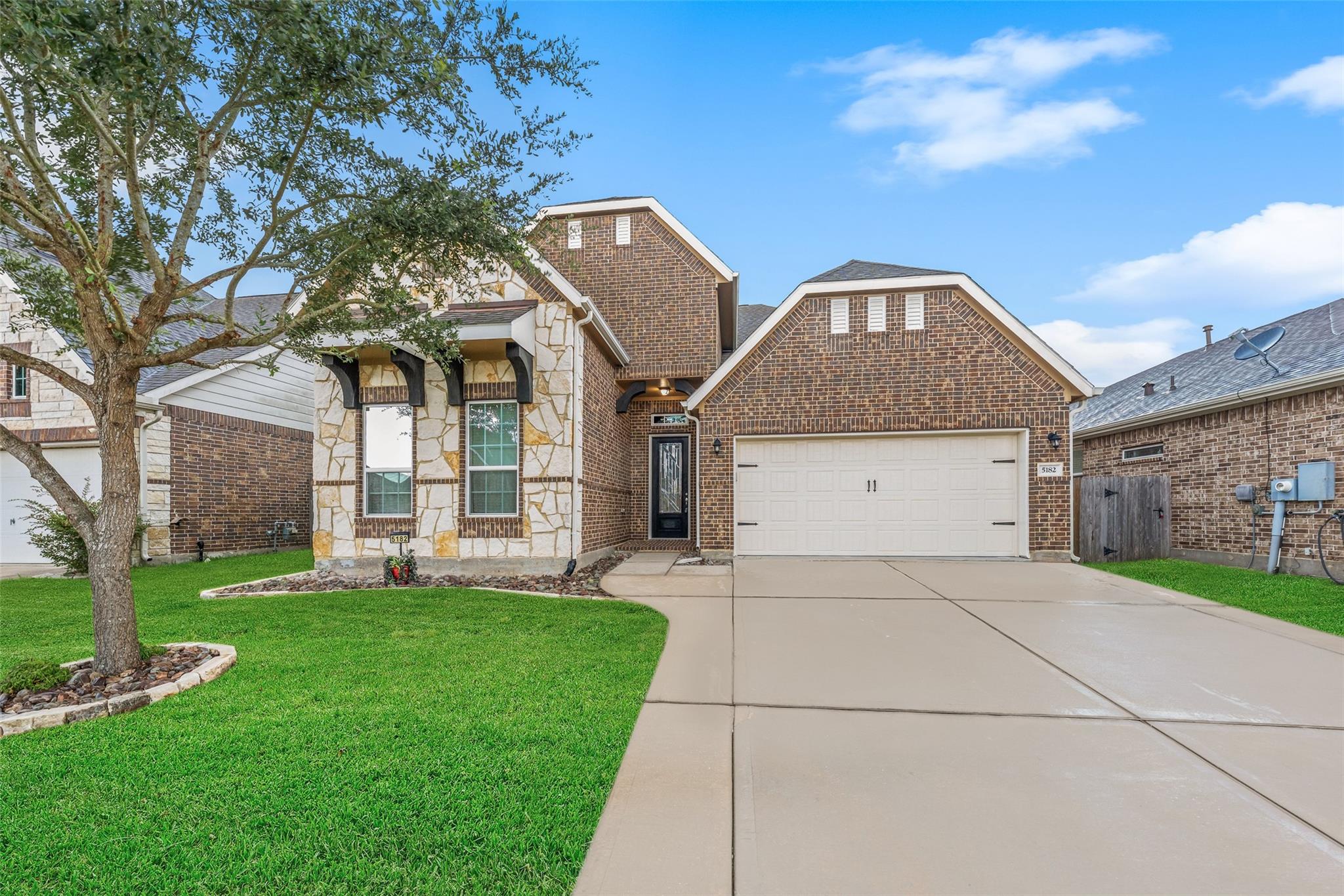 5182 Echo Falls Dr, Alvin, TX 77511